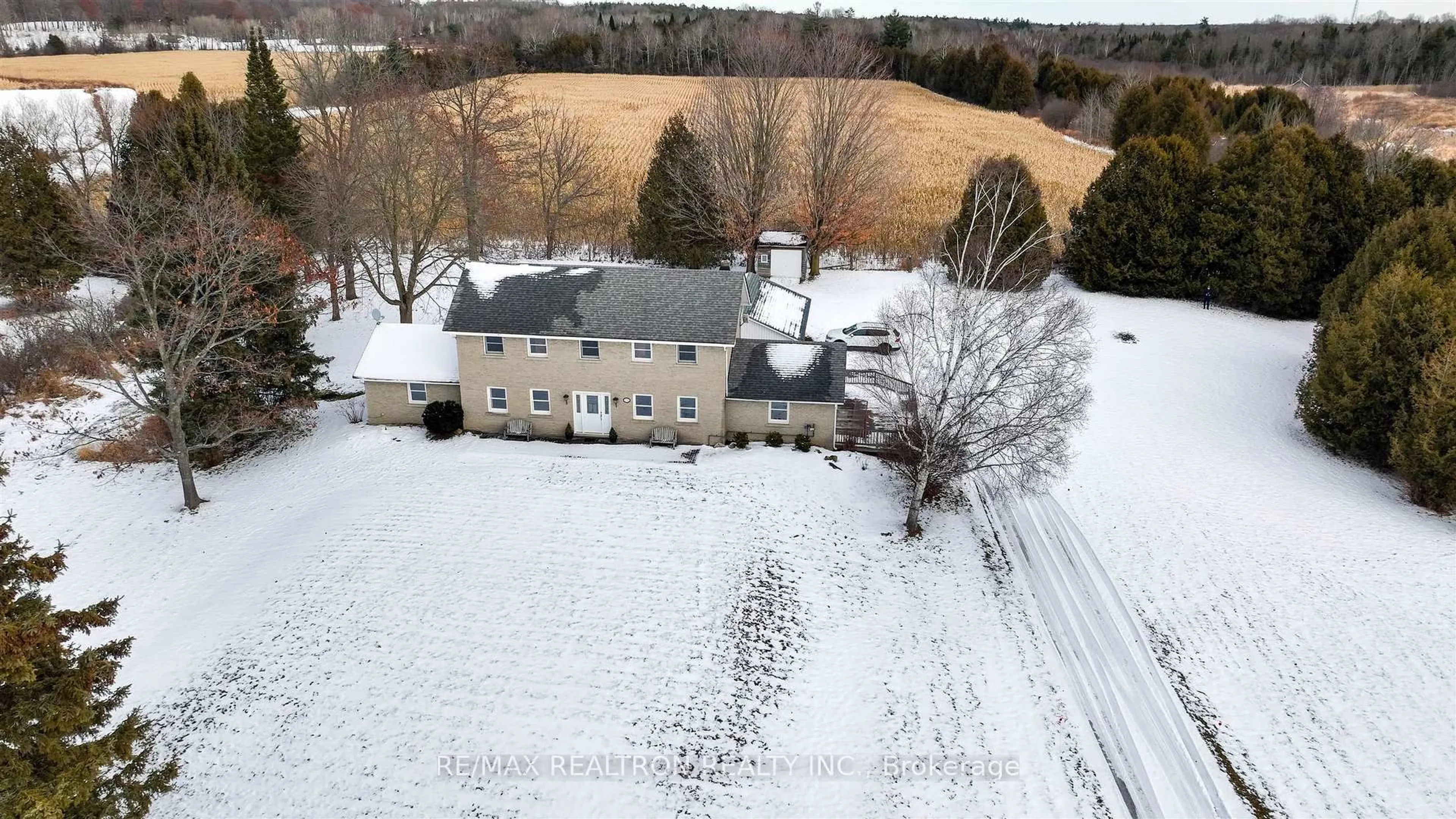 A pic from outside/outdoor area/front of a property/back of a property/a pic from drone, building for 17755 Warden Ave, East Gwillimbury Ontario L0G 1V0