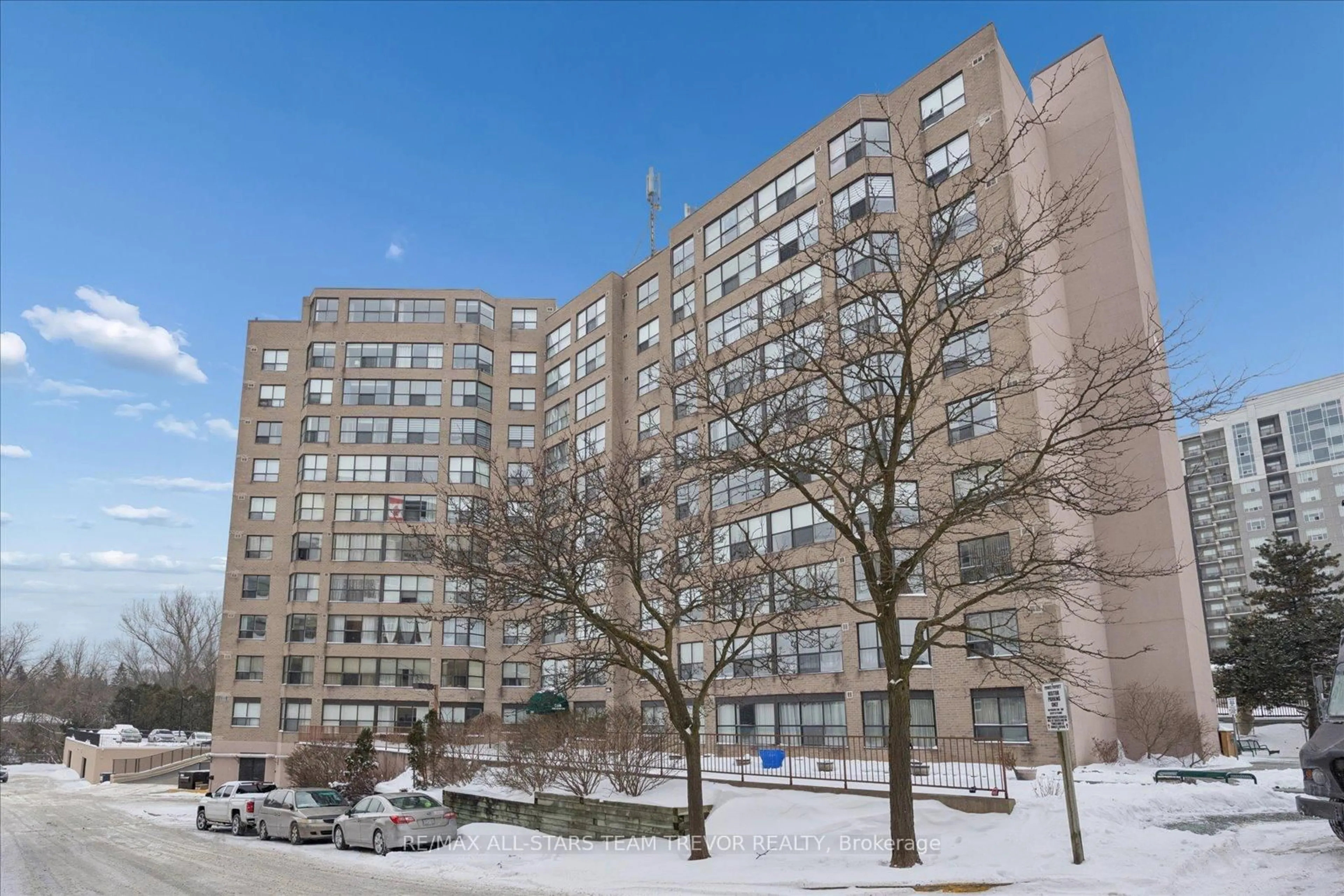 Patio, unknown for 250 Davis Dr #204, Newmarket Ontario L3Y 7T7