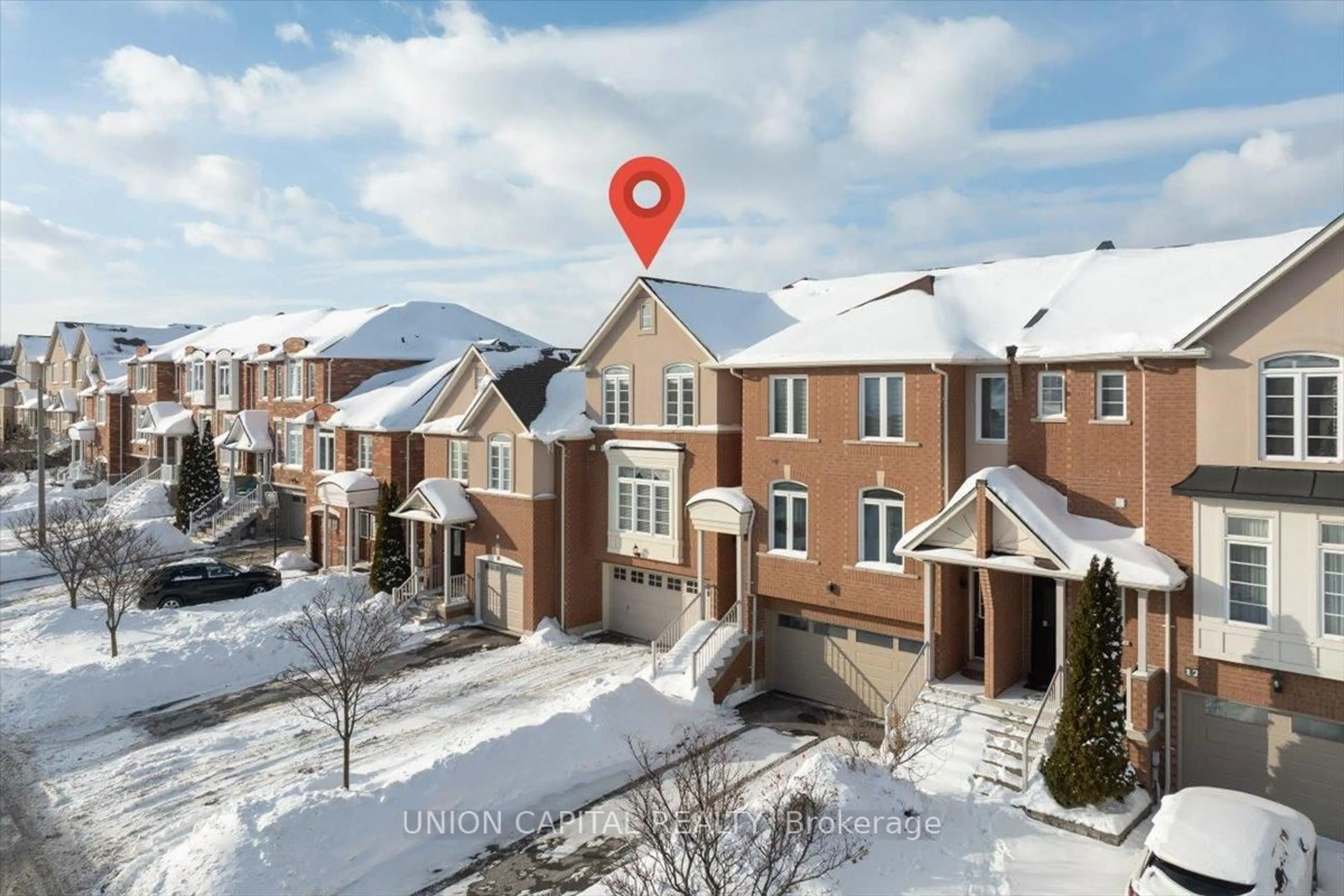 A pic from outside/outdoor area/front of a property/back of a property/a pic from drone, street for 18 Honeywood Rd, Vaughan Ontario L4J 9C2