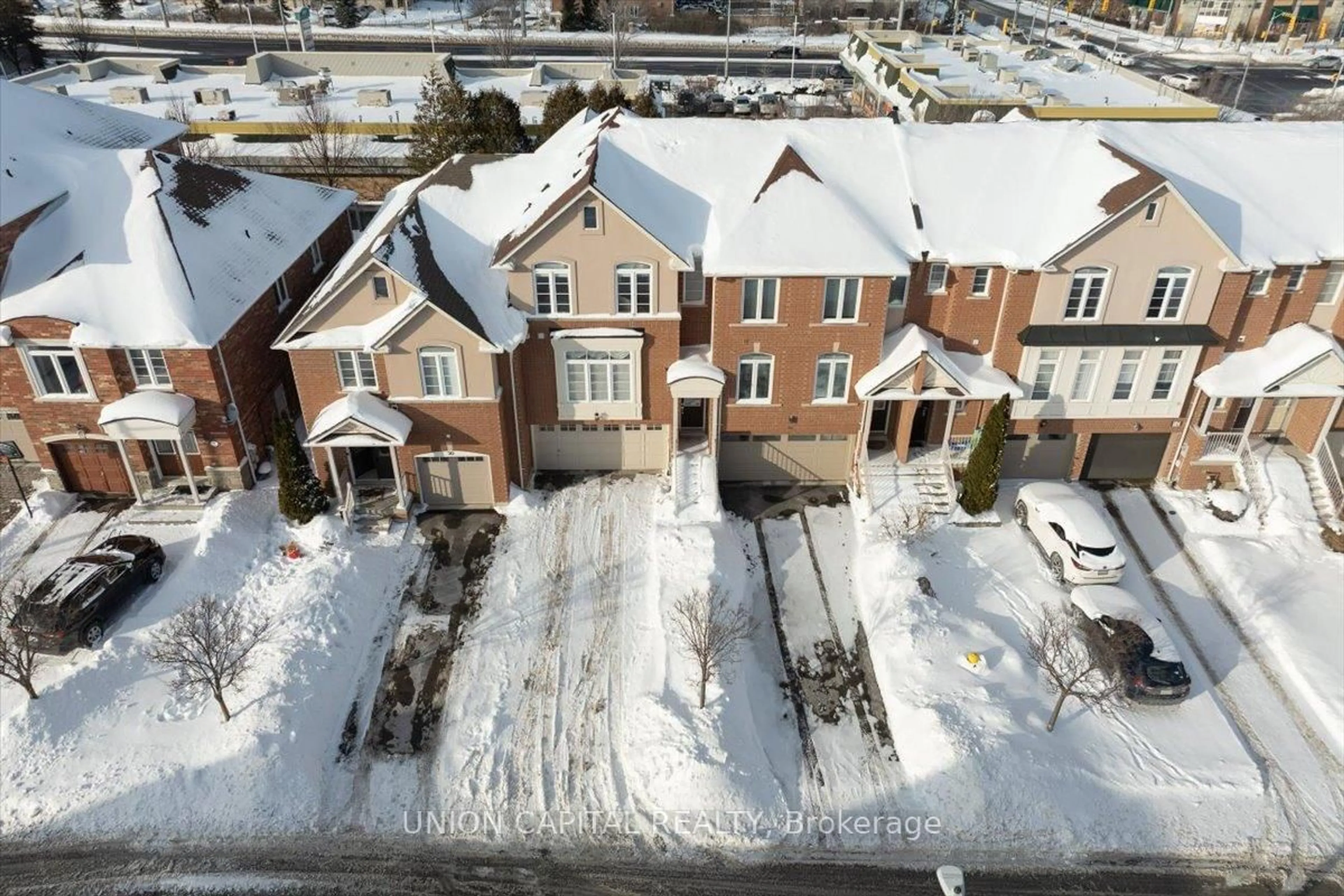 A pic from outside/outdoor area/front of a property/back of a property/a pic from drone, street for 18 Honeywood Rd, Vaughan Ontario L4J 9C2