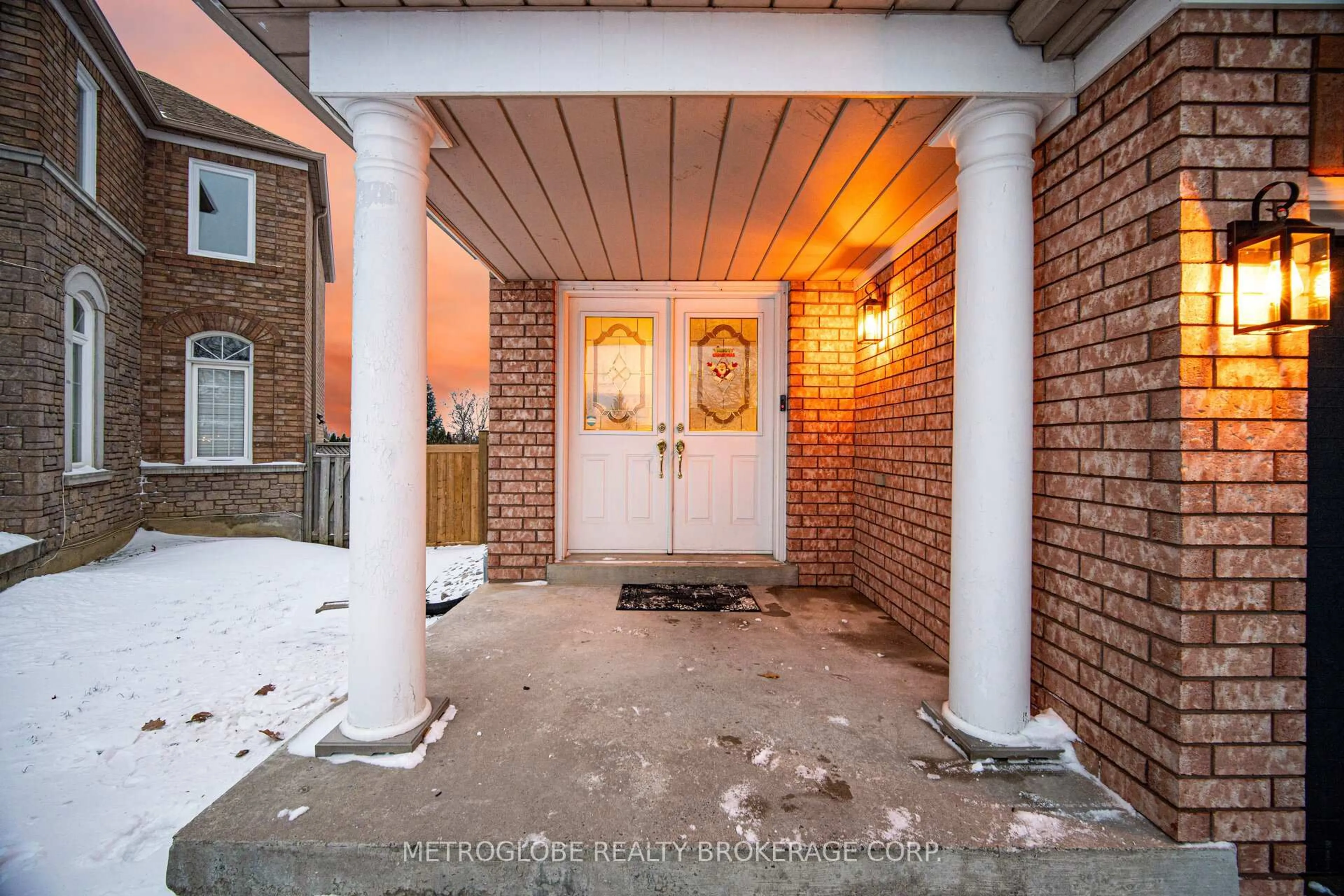 Indoor entryway for 231 Matthew Dr, Vaughan Ontario L4L 9B4