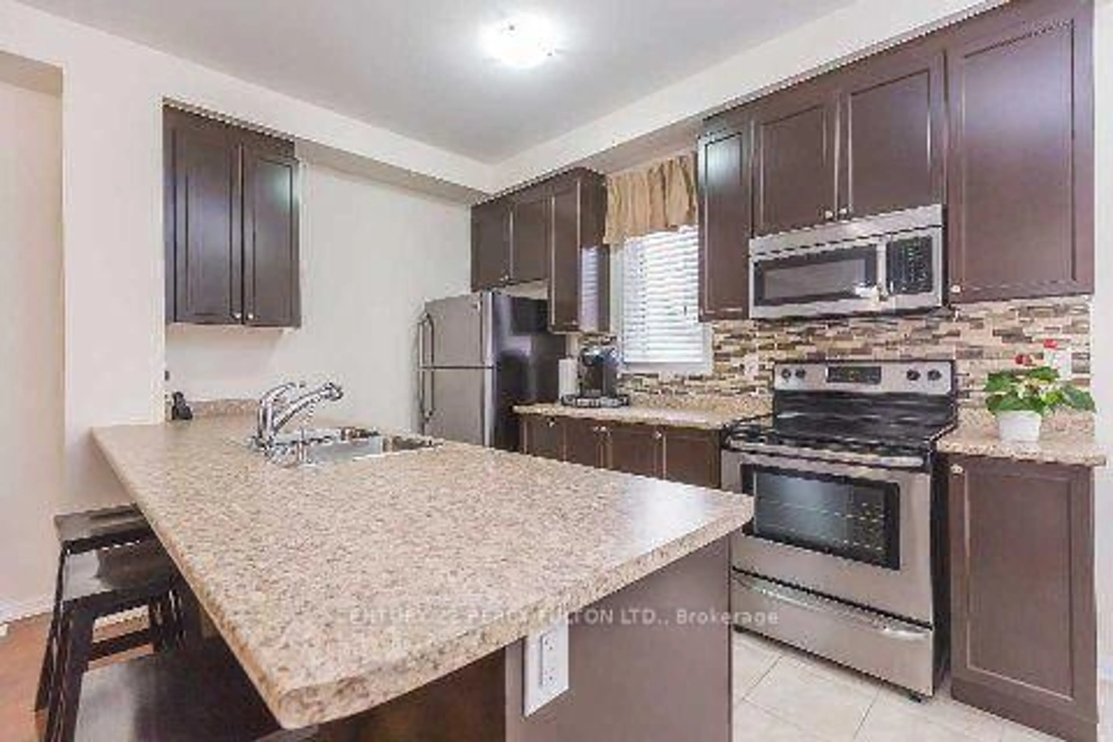Standard kitchen, unknown for 30 Terry Fox St, Markham Ontario L6B 0W4