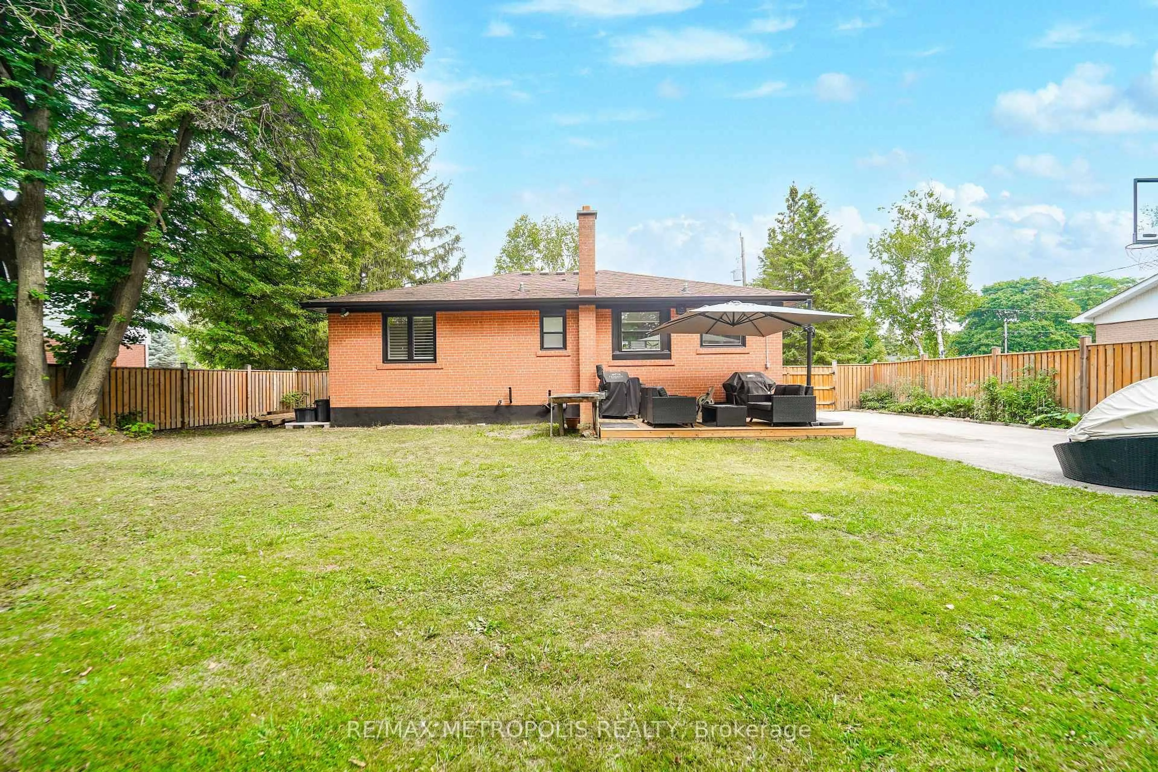 Patio, unknown for 23 Hawman Ave, King Ontario L0G 1N0