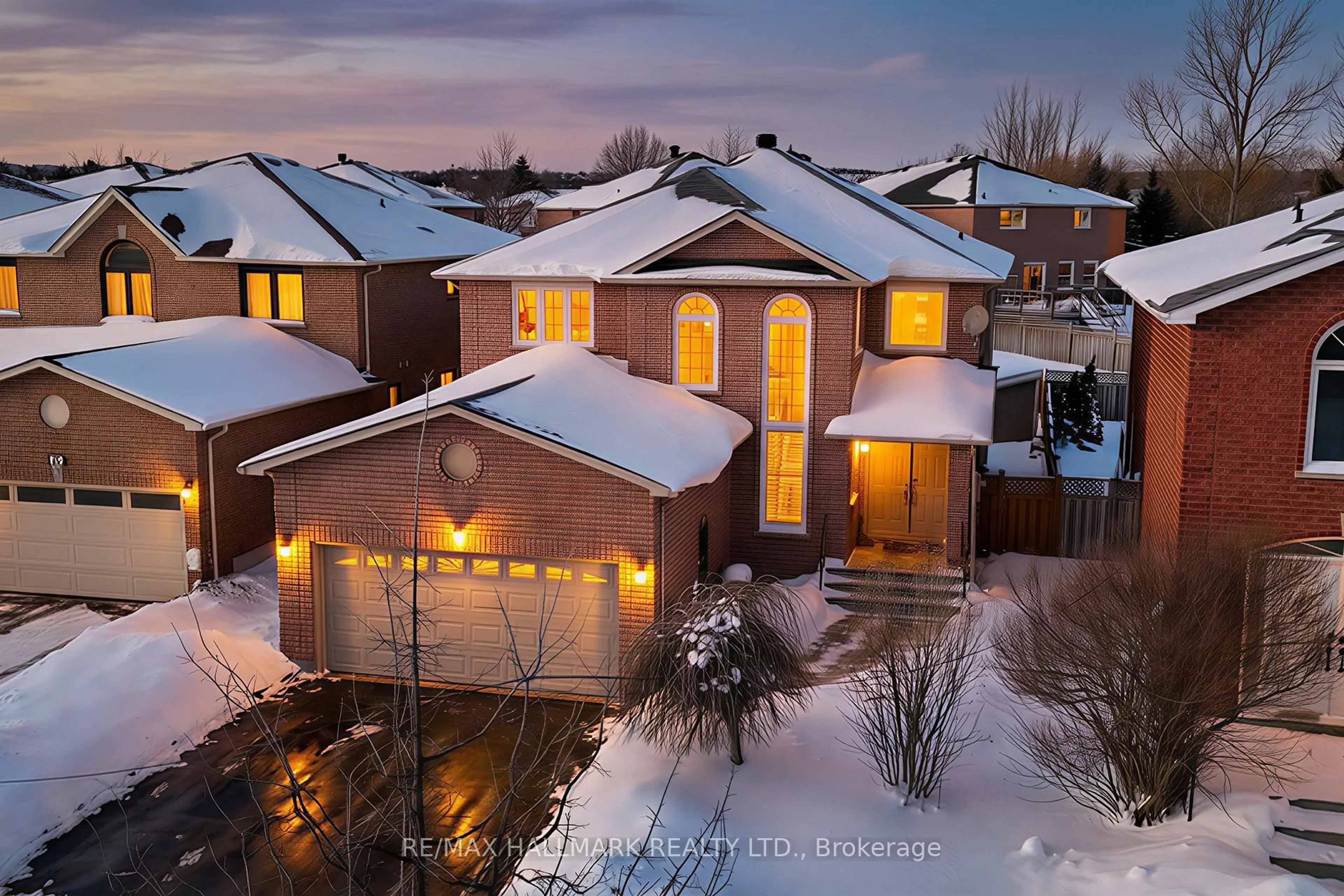 A pic from outside/outdoor area/front of a property/back of a property/a pic from drone, street for 32 Leno Mills Ave, Richmond Hill Ontario L4S 1J6