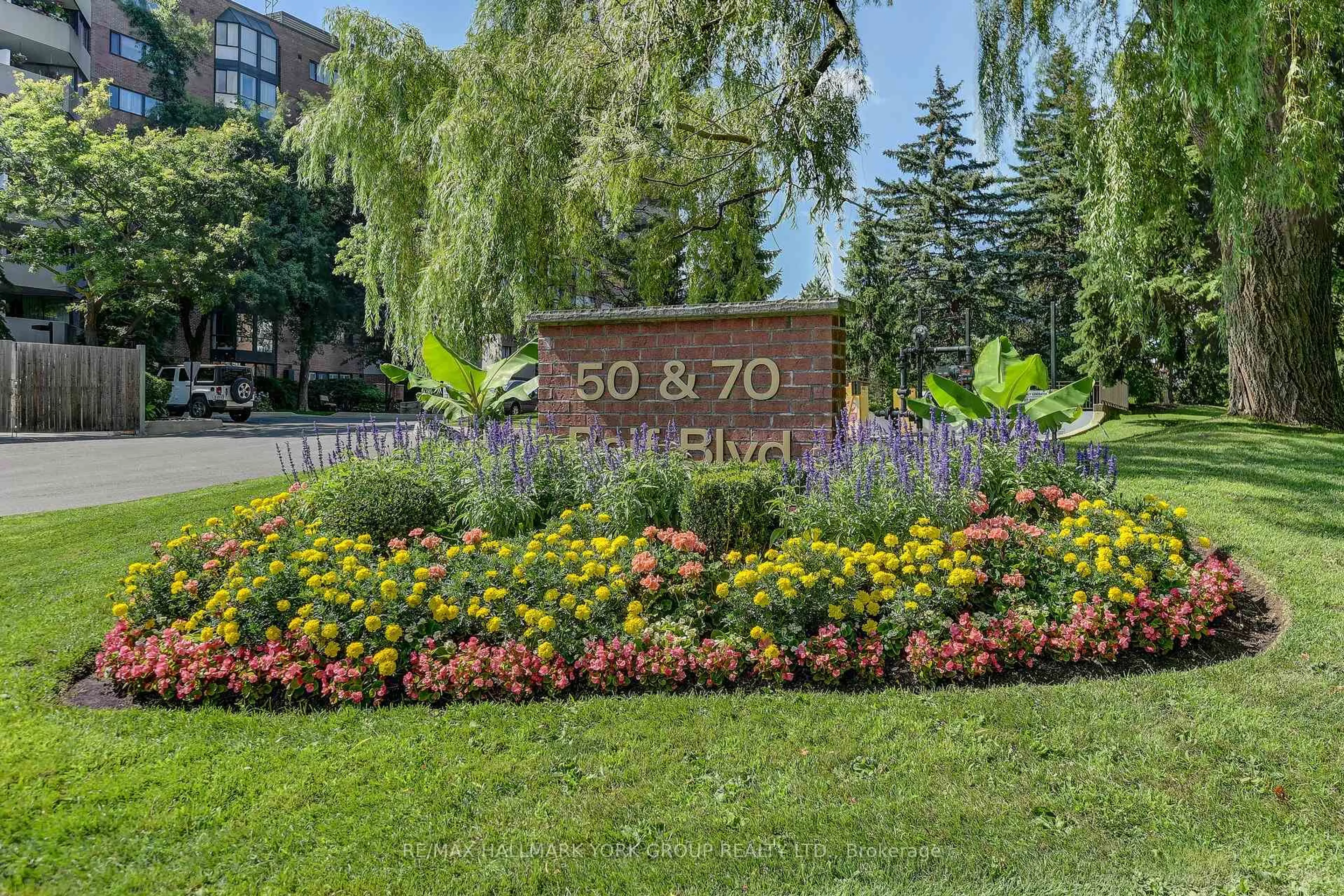 Patio, building for 50 Baif Blvd #112, Richmond Hill Ontario L4C 5L1