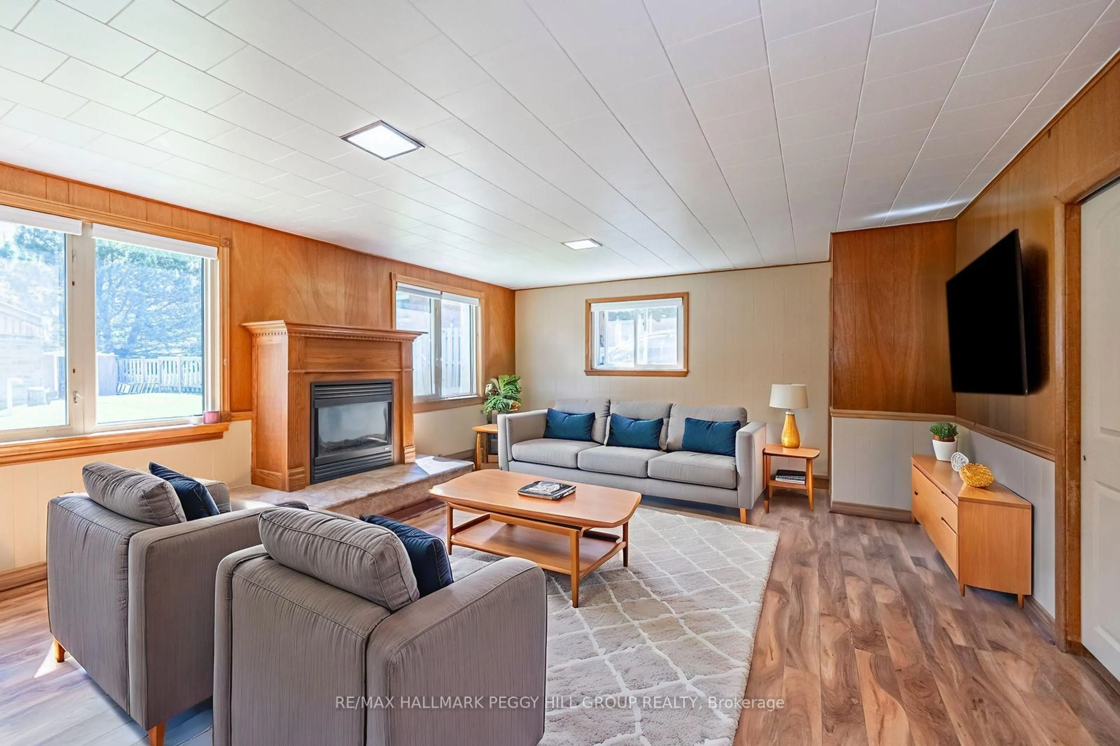 Living room with furniture, wood/laminate floor for 2139 Adjala-Tecumseth Townline, New Tecumseth Ontario L0G 1W0