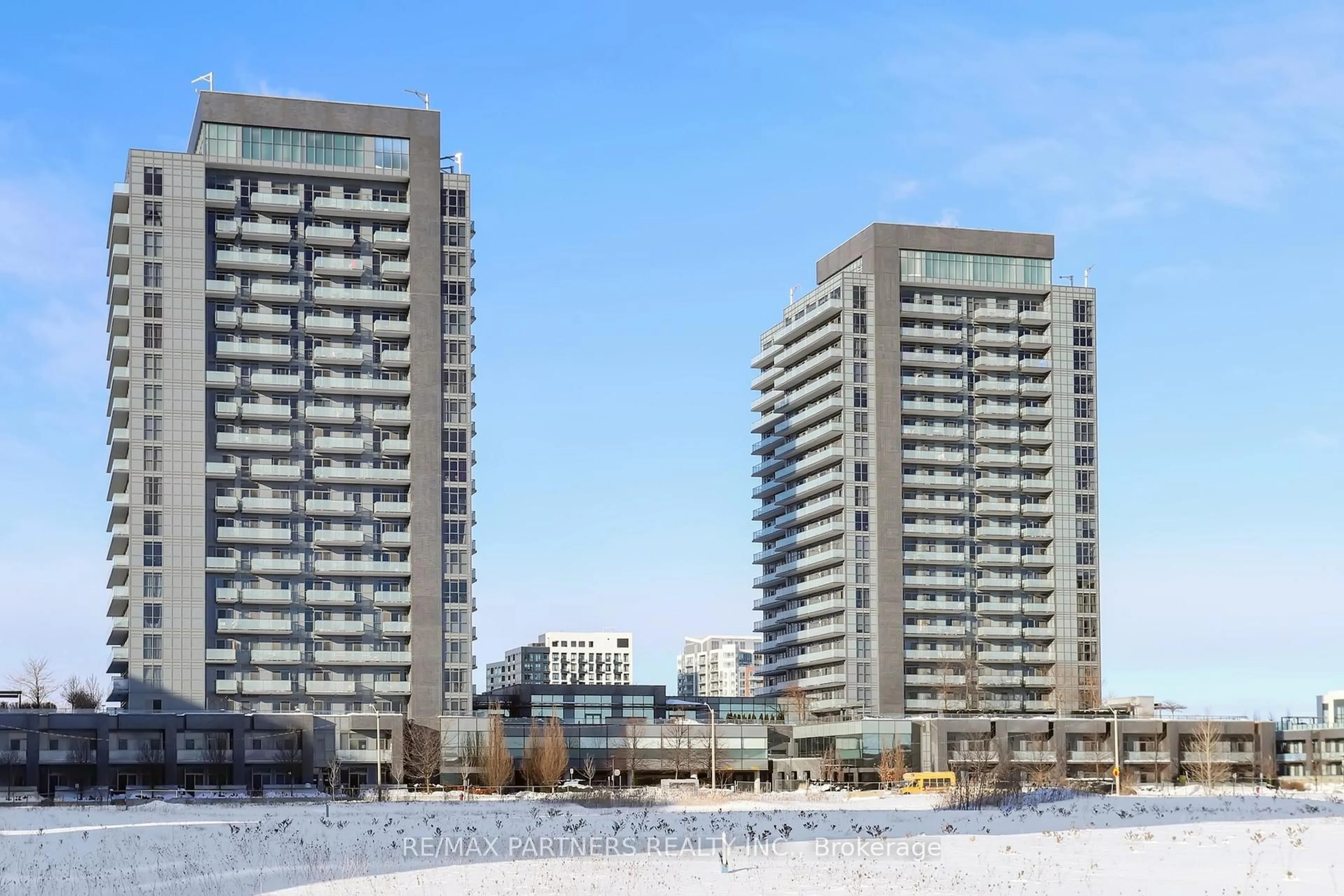 Patio, unknown for 65 Oneida Cres #1906, Richmond Hill Ontario L4B 0B1