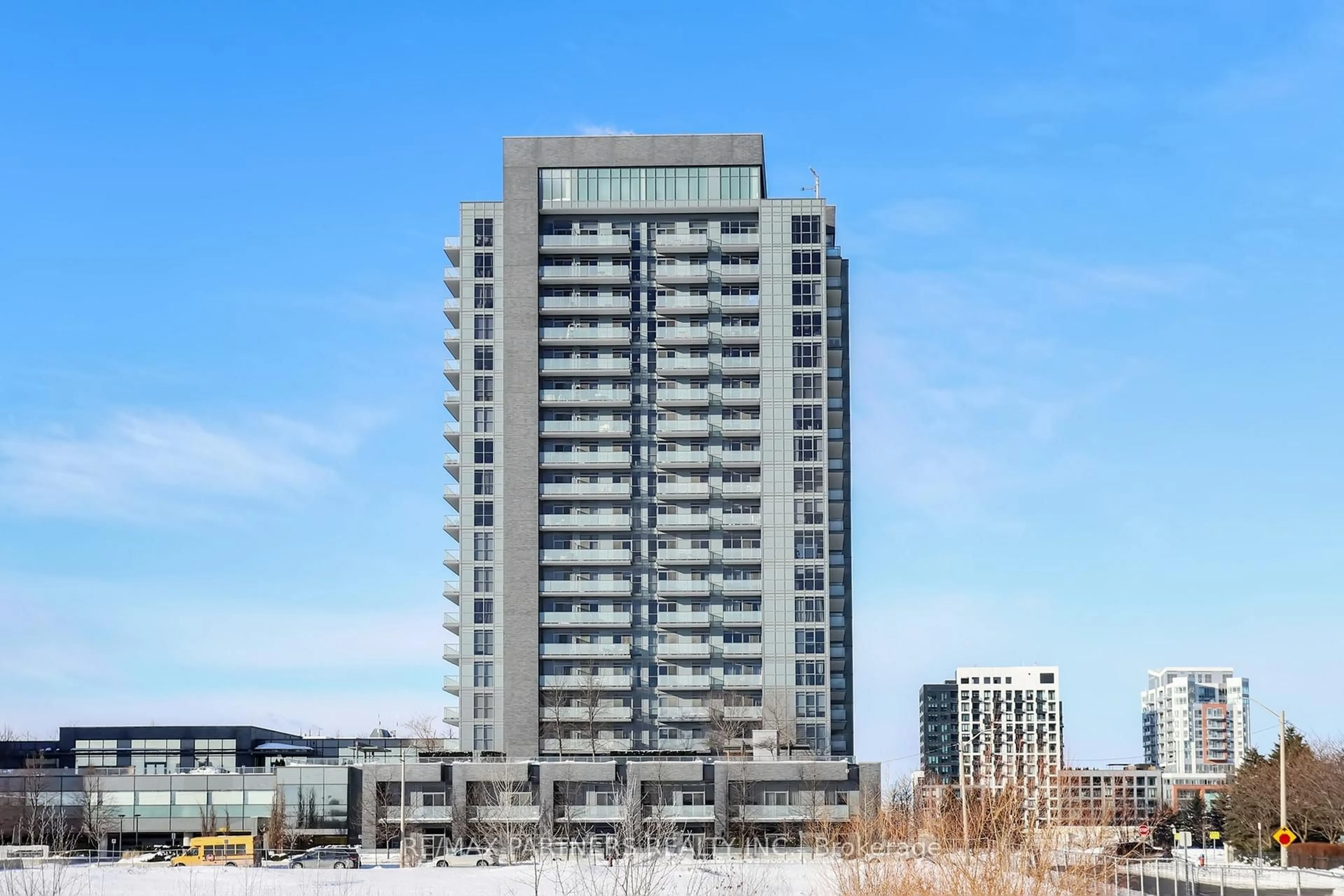 Indoor foyer for 65 Oneida Cres #1906, Richmond Hill Ontario L4B 0B1