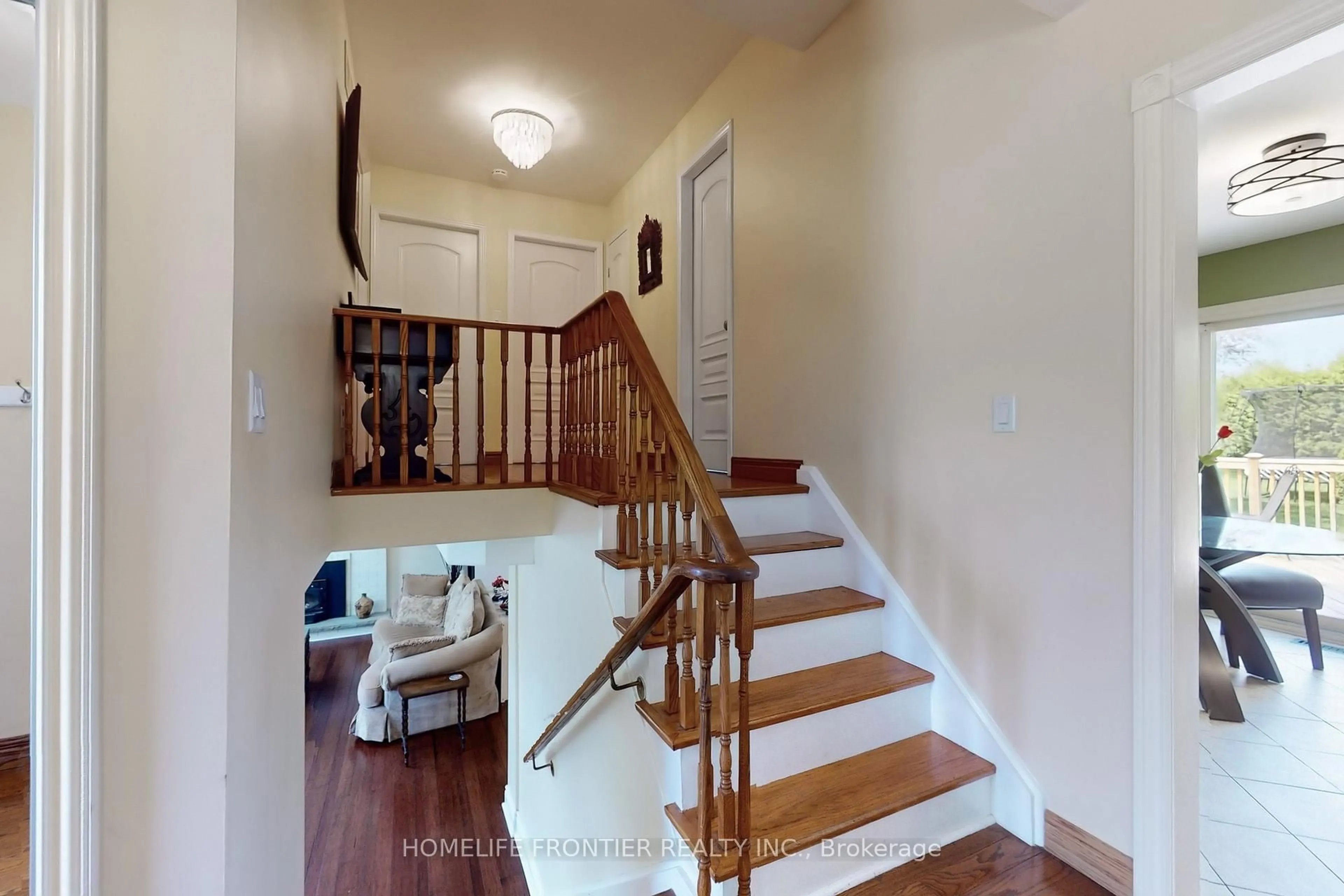 Unknown for 40 Delta Cres, East Gwillimbury Ontario L9N 1G4