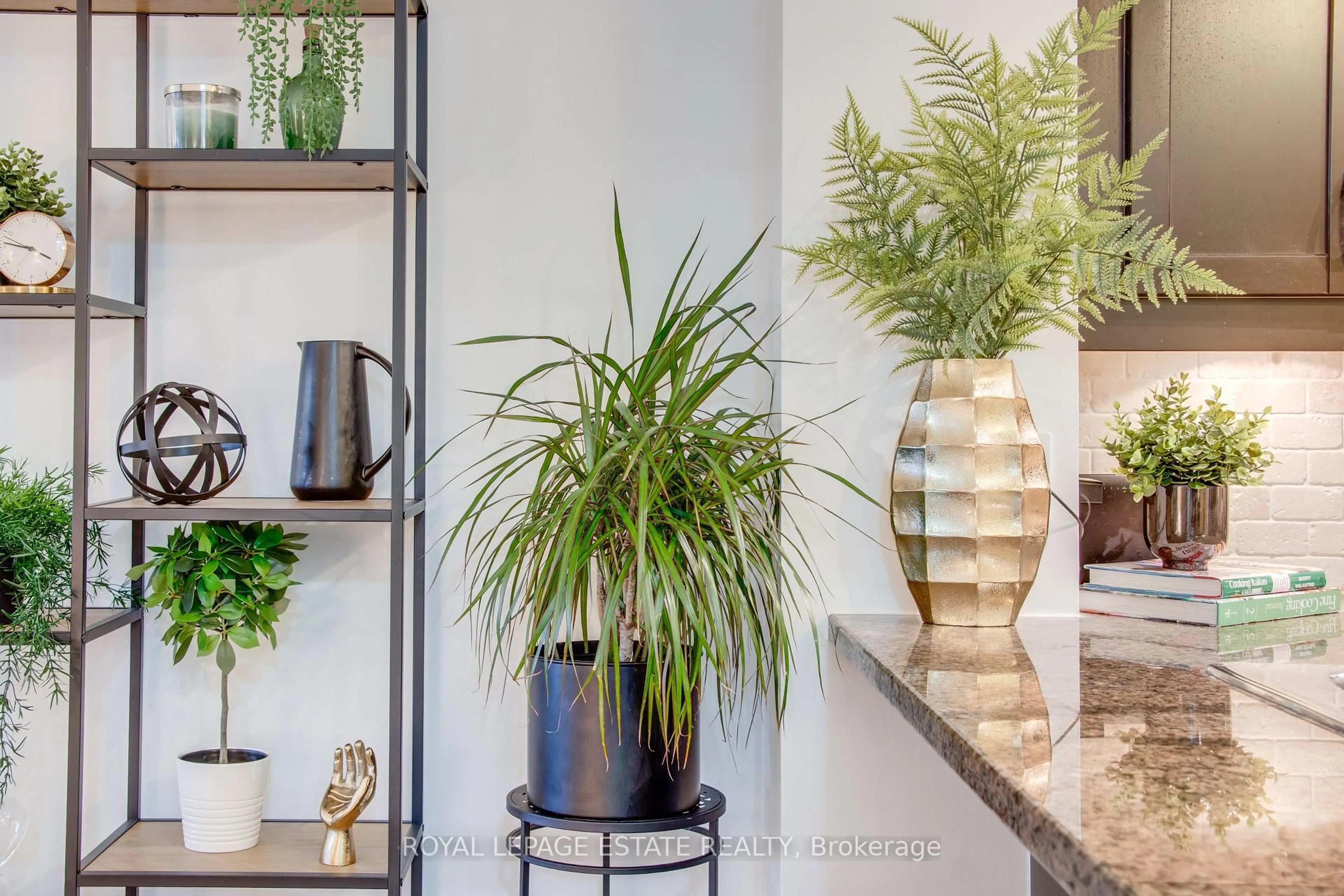 Indoor entryway for 7363 Kennedy Rd #213, Markham Ontario L3R 1G8