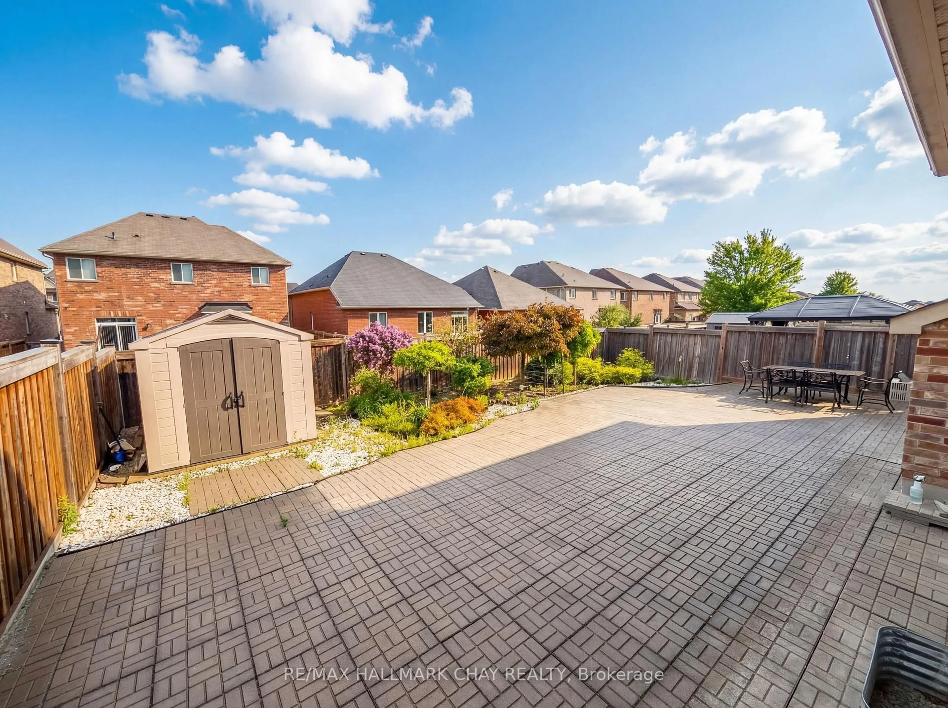 A pic from outside/outdoor area/front of a property/back of a property/a pic from drone, street for 1406 Sheldon St, Innisfil Ontario L9S 4B7