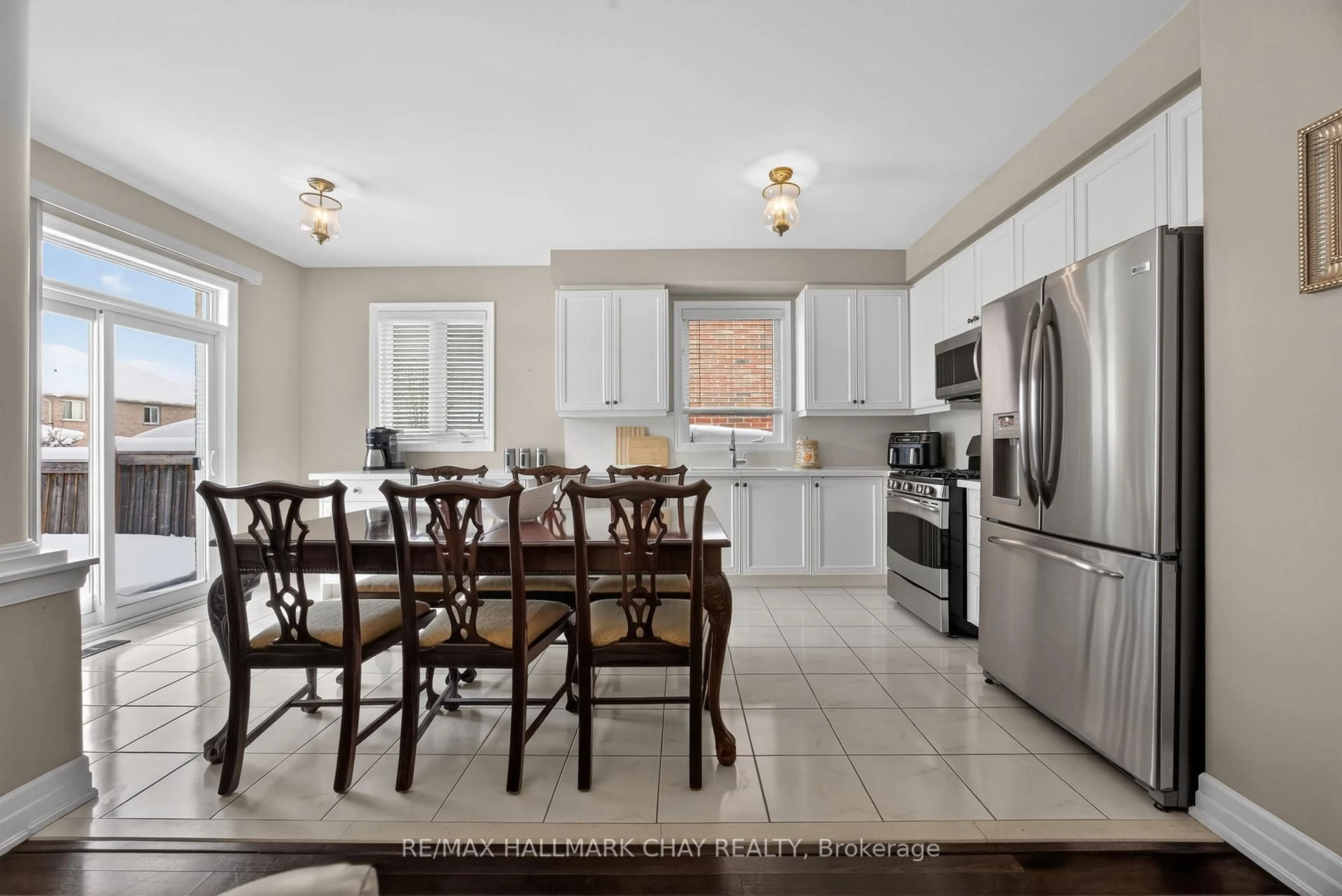 Open concept kitchen, ceramic/tile floor for 1406 Sheldon St, Innisfil Ontario L9S 4B7