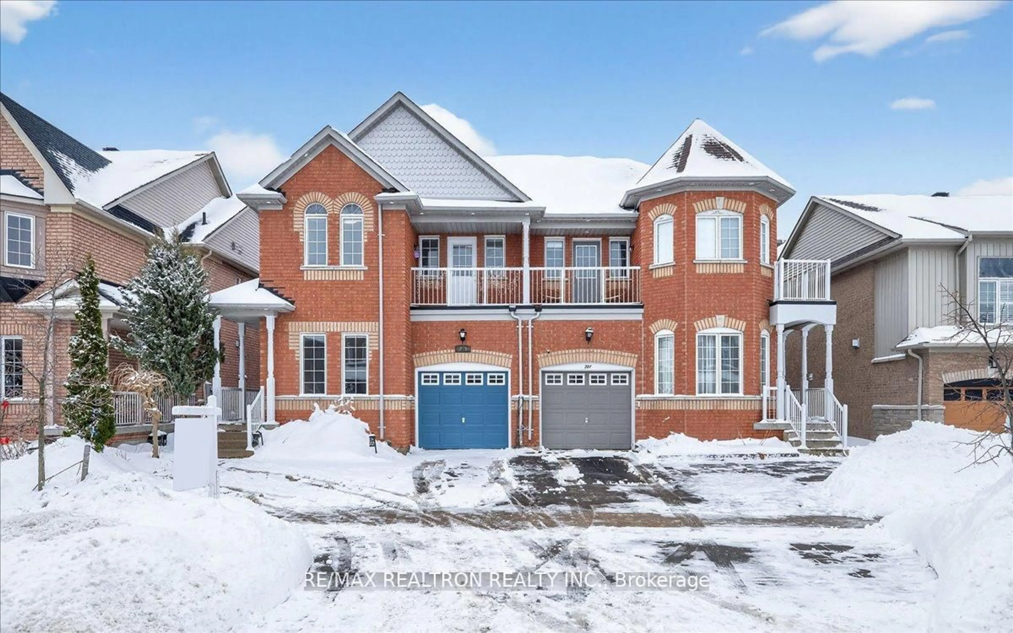 Home with brick exterior material, street for 209 Old Colony Rd, Richmond Hill Ontario L4E 5B9