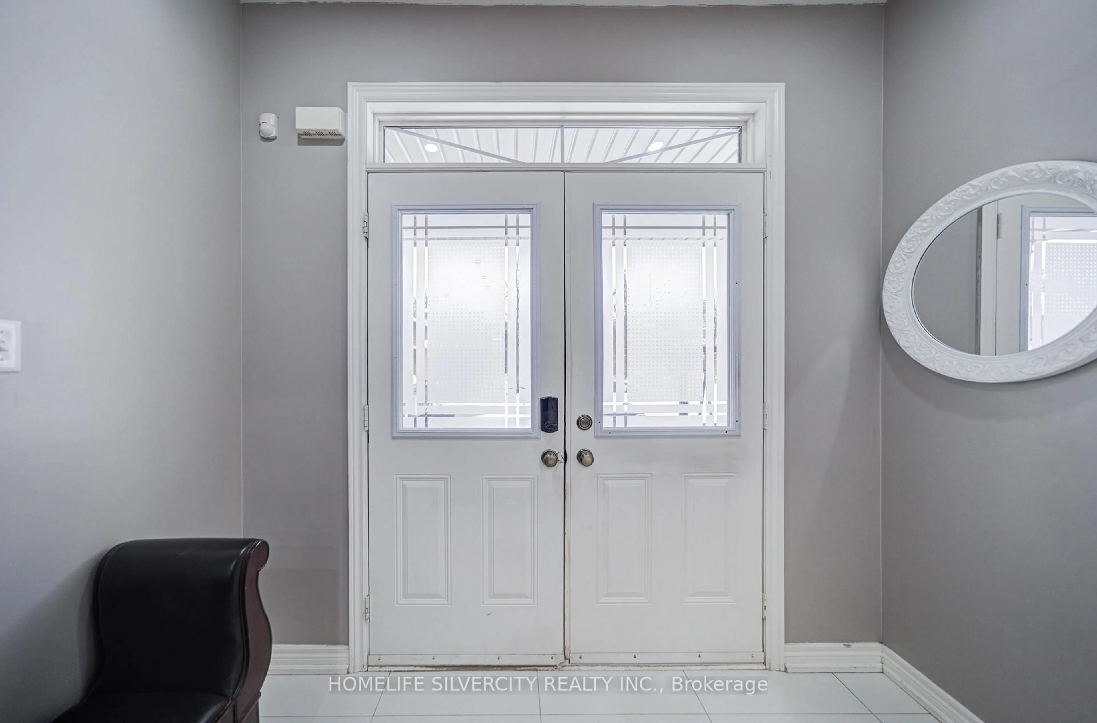 Indoor entryway for 15 Durhamview Cres, Whitchurch-Stouffville Ontario L4A 1H4