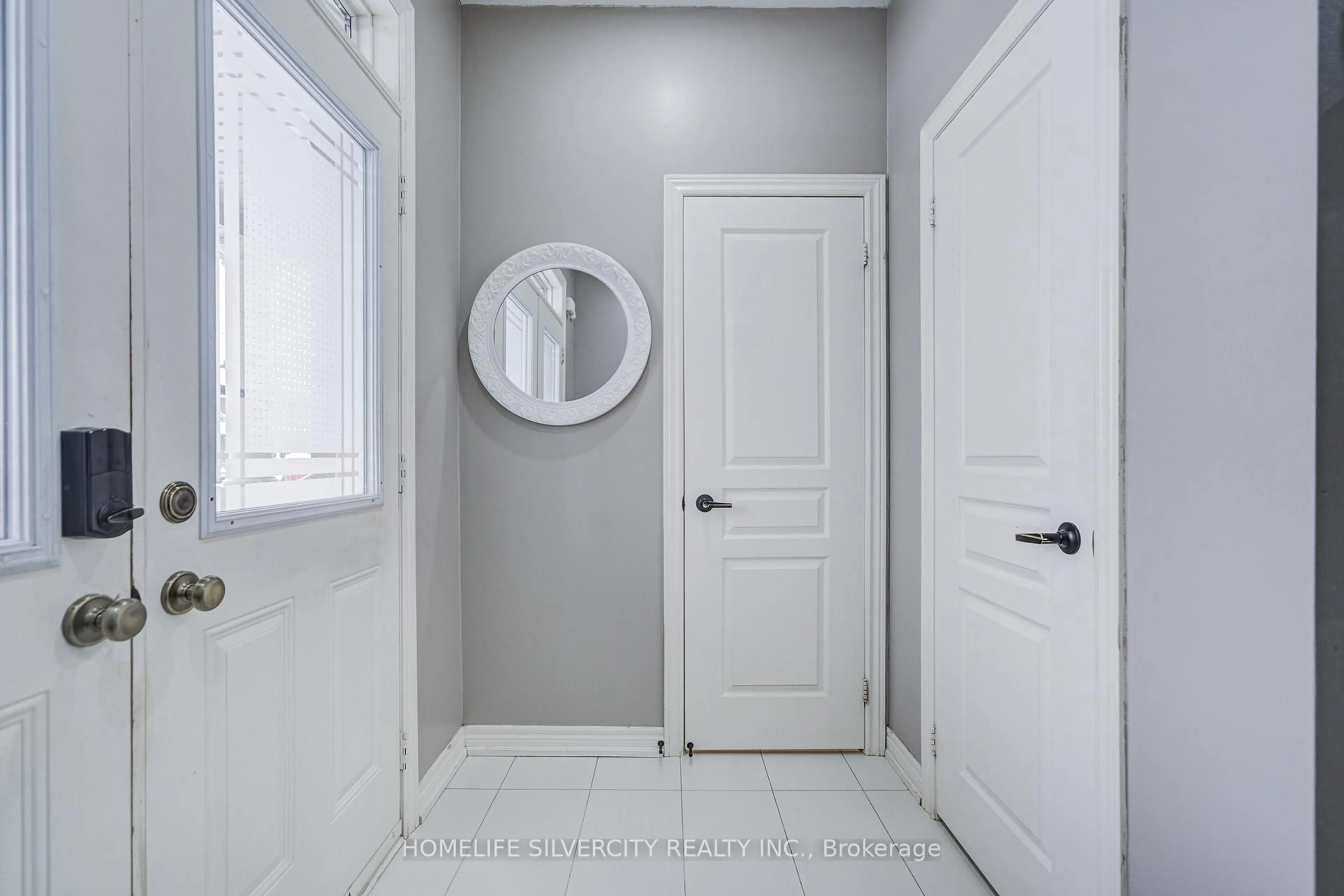 Indoor entryway for 15 Durhamview Cres, Whitchurch-Stouffville Ontario L4A 1H4