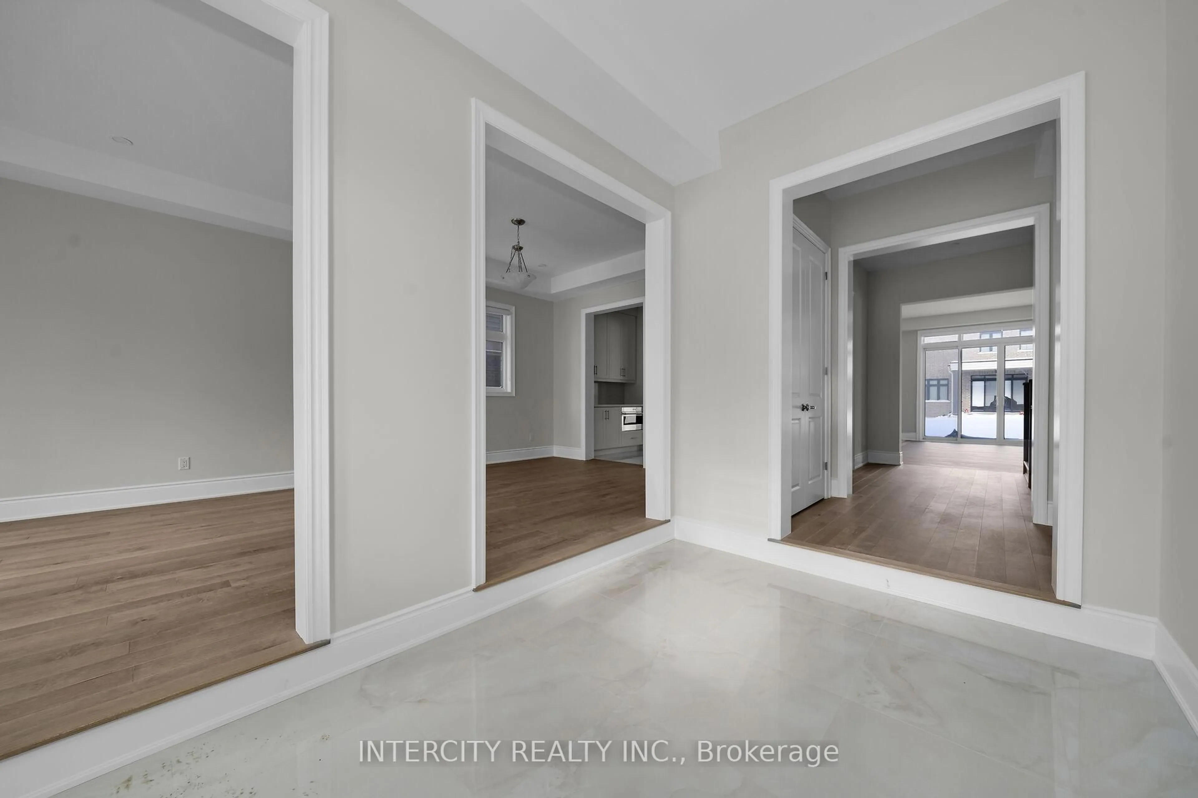 Indoor entryway for 20 Saxby Farm Ave #Lot 23N, King Ontario L7B 0T2