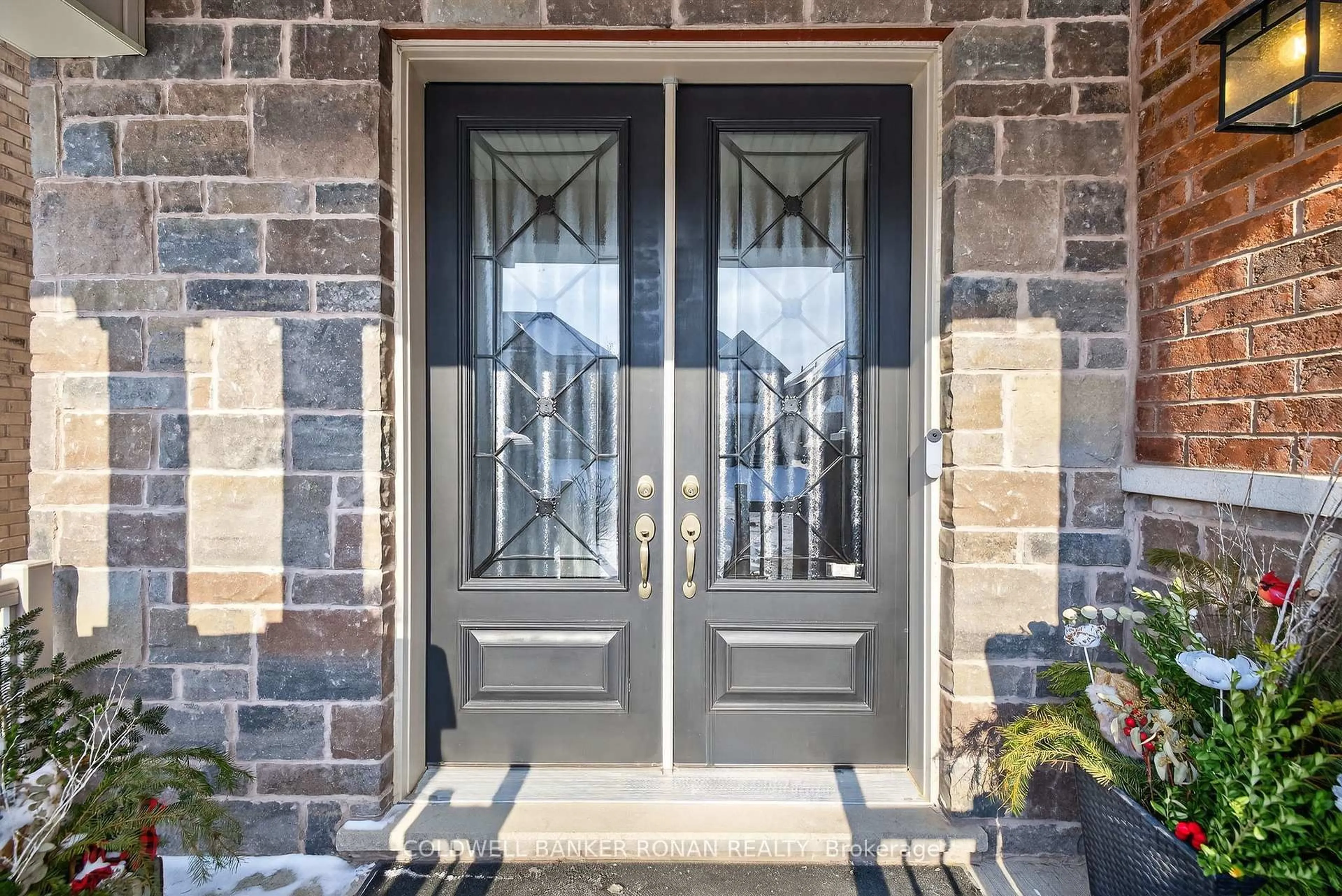 Indoor entryway for 84 Holt Dr, New Tecumseth Ontario L9R 0H8