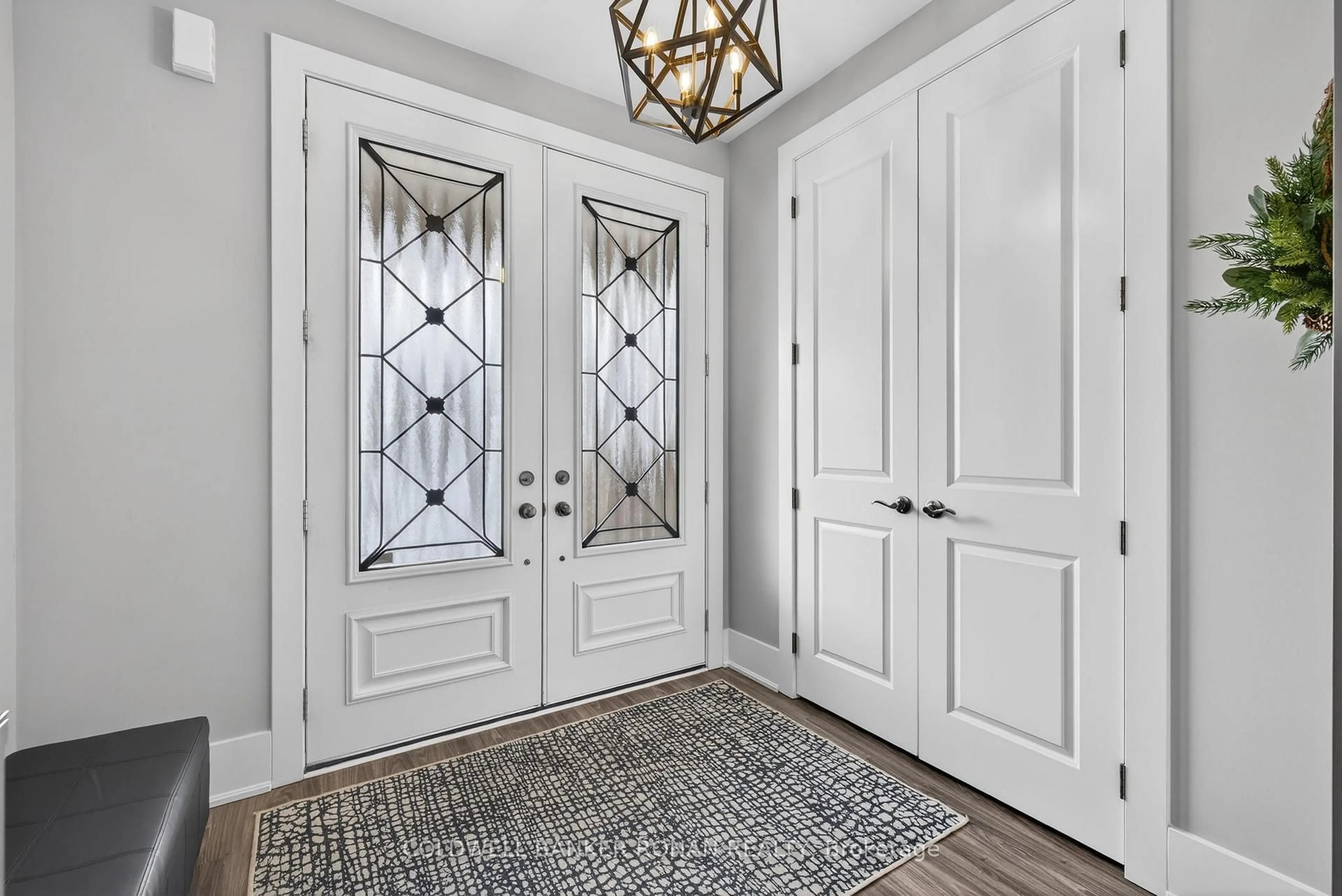 Indoor entryway for 84 Holt Dr, New Tecumseth Ontario L9R 0H8