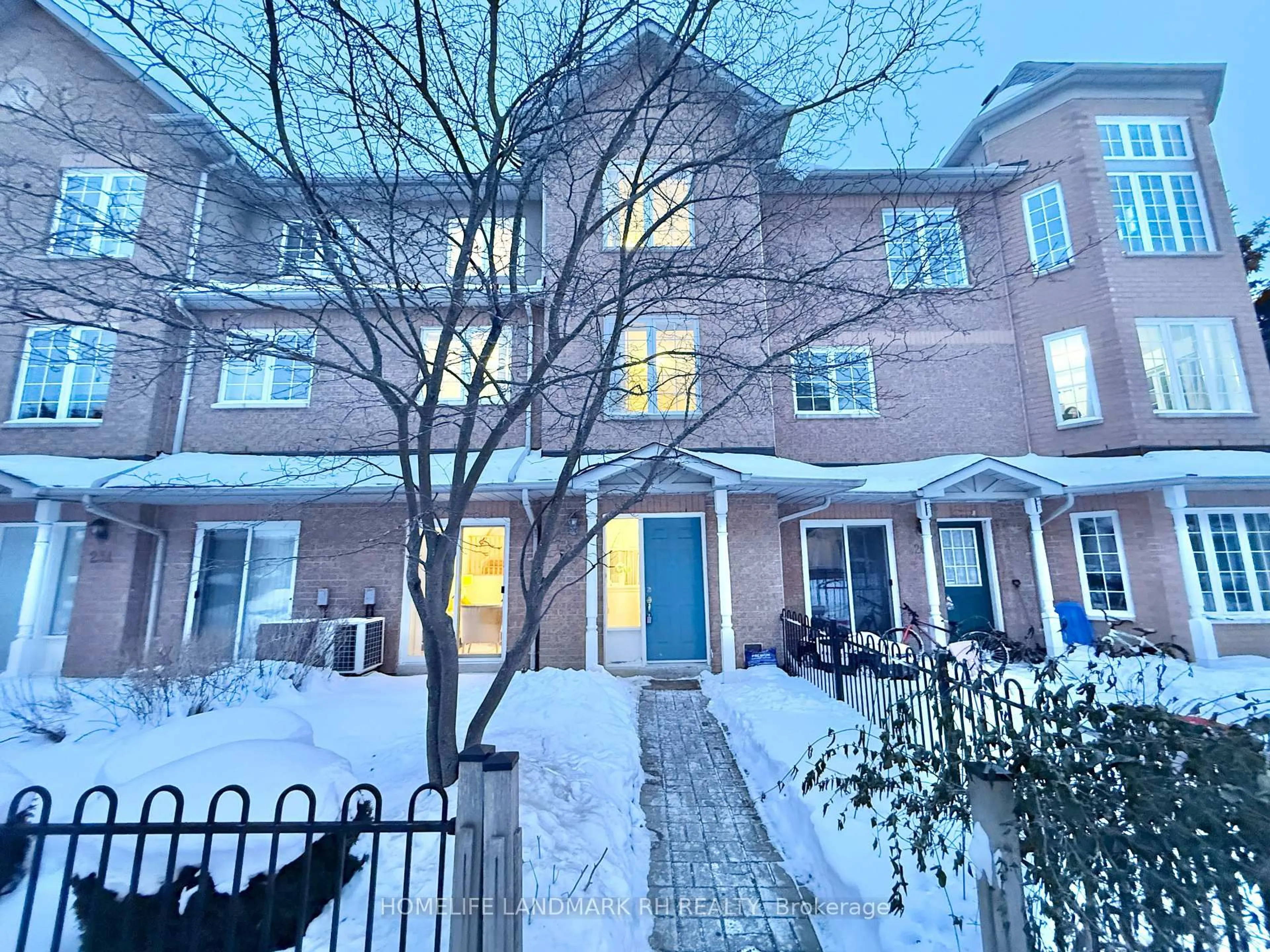 A pic from outside/outdoor area/front of a property/back of a property/a pic from drone, street for 2 ALPEN Way #25, Markham Ontario L3R 4G1