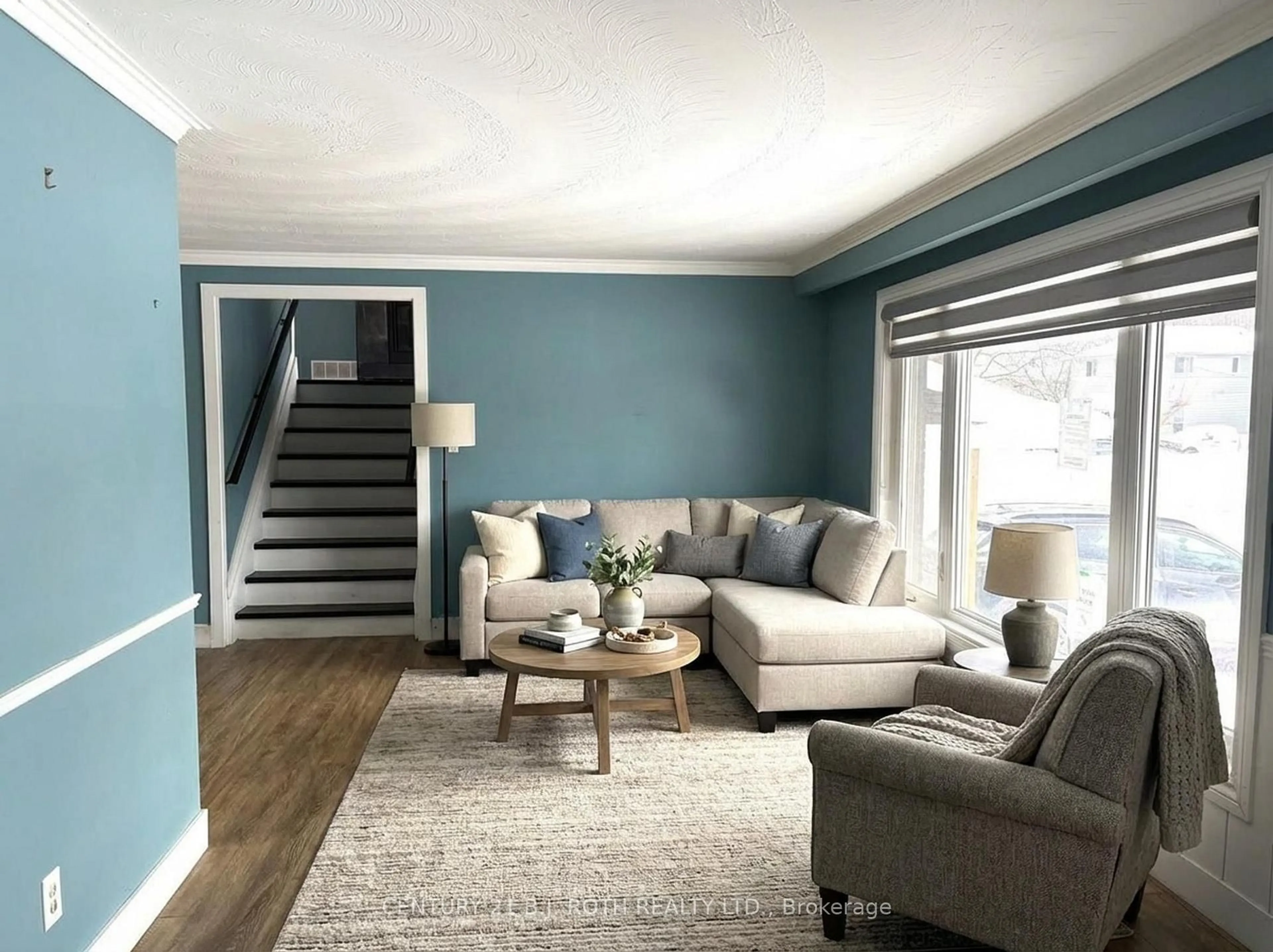 Living room with furniture, wood/laminate floor for 150 Nelson St, New Tecumseth Ontario L9R 1J5