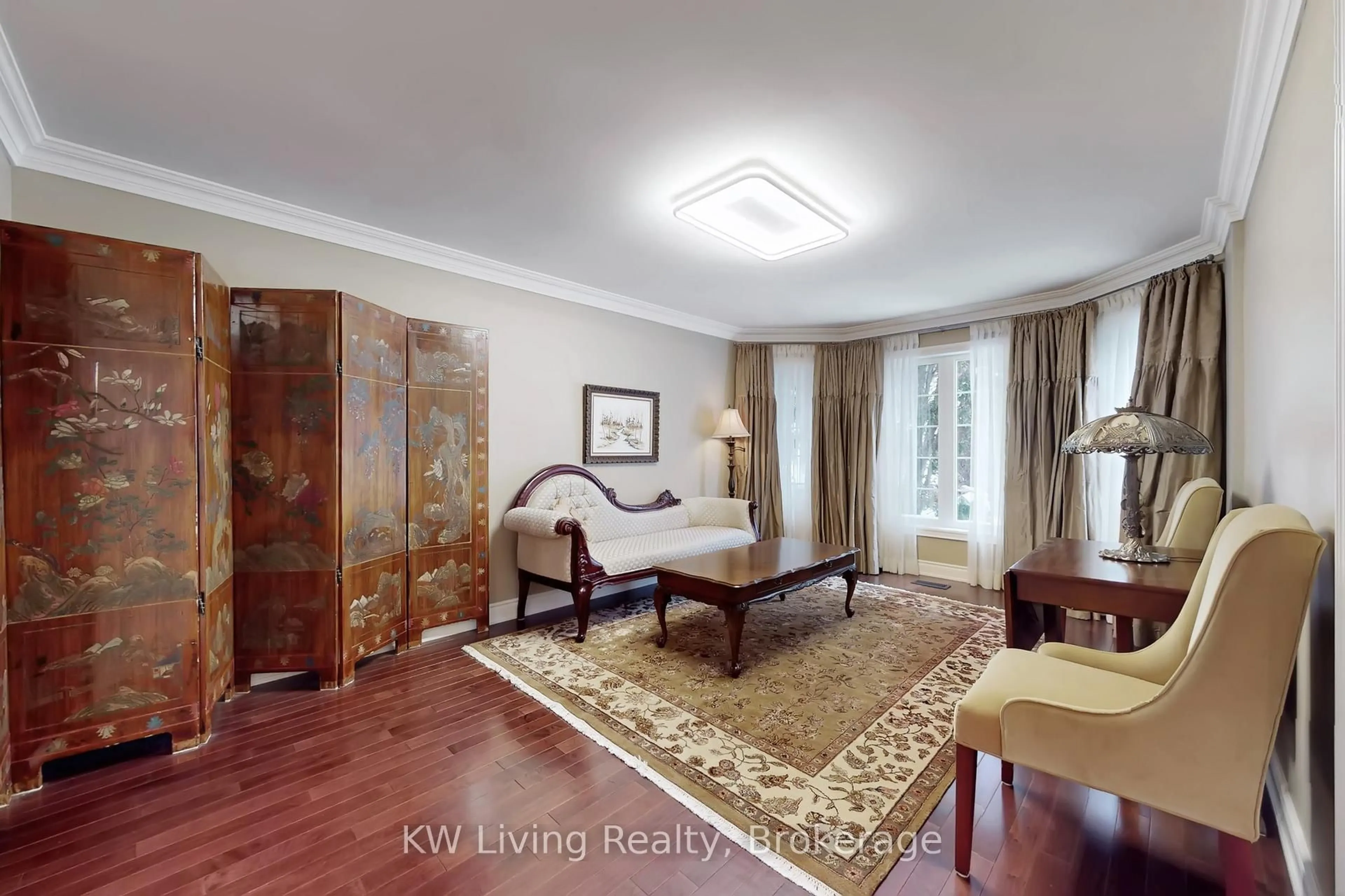 Living room with furniture, wood/laminate floor for 24 Highview Cres, Richmond Hill Ontario L4B 2T7