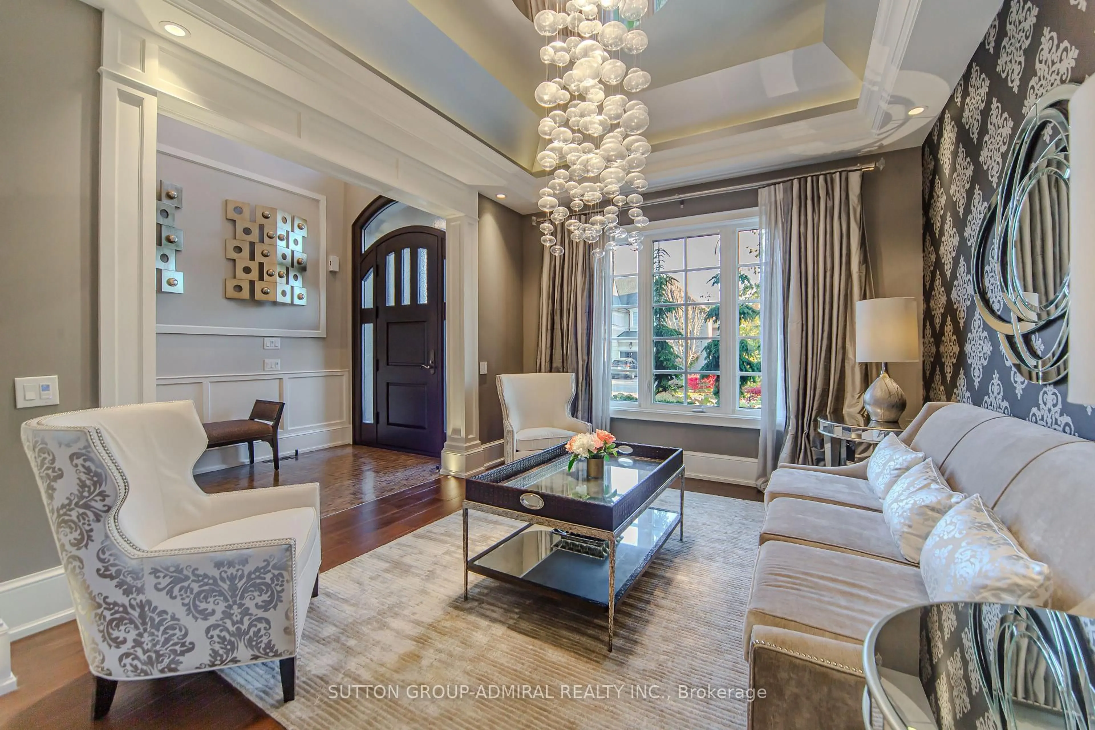 Living room with furniture, unknown for 16 Bluff Tr, King Ontario L7B 0A2