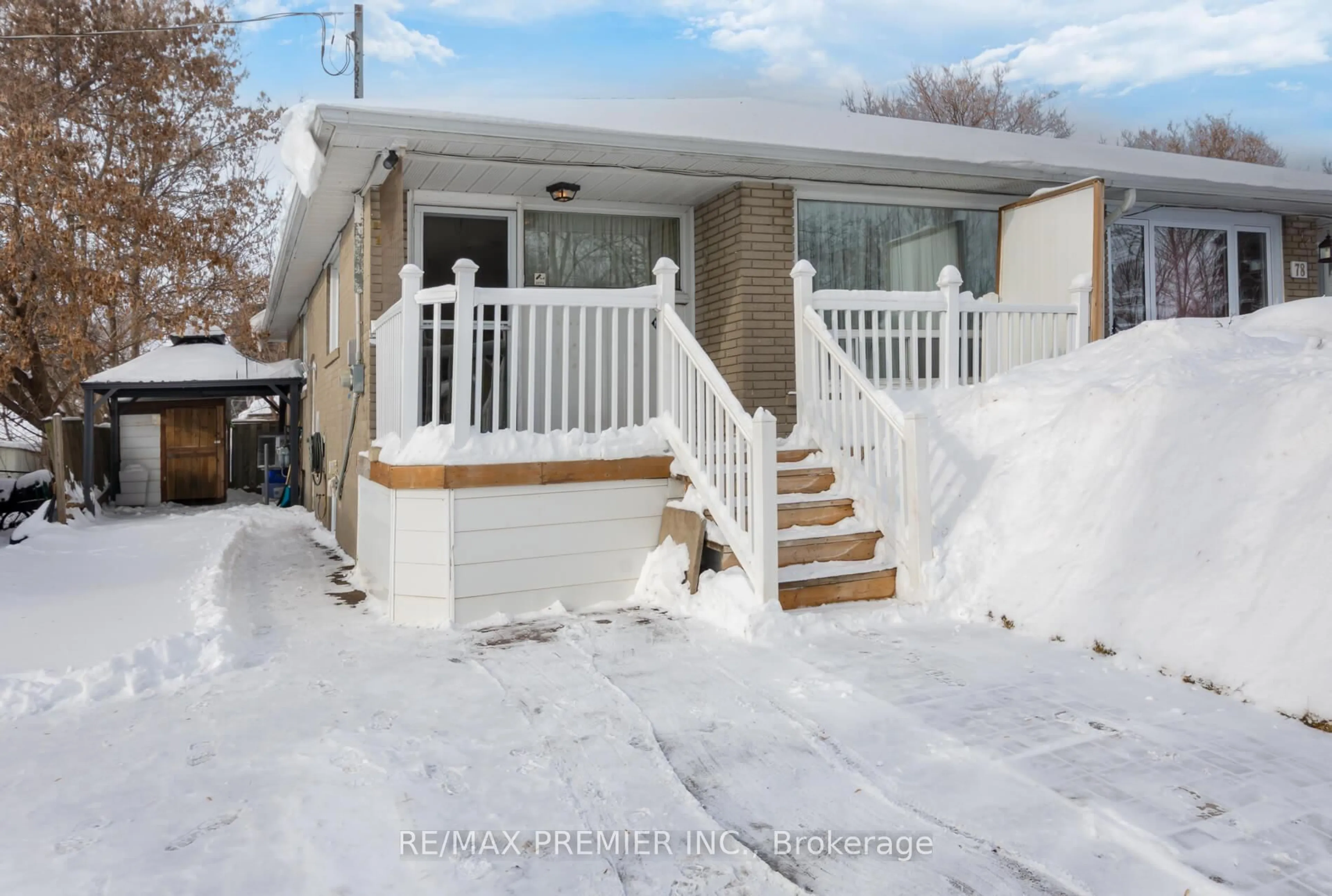 Unknown for 76 Harrison Dr, Newmarket Ontario L3Y 4P4