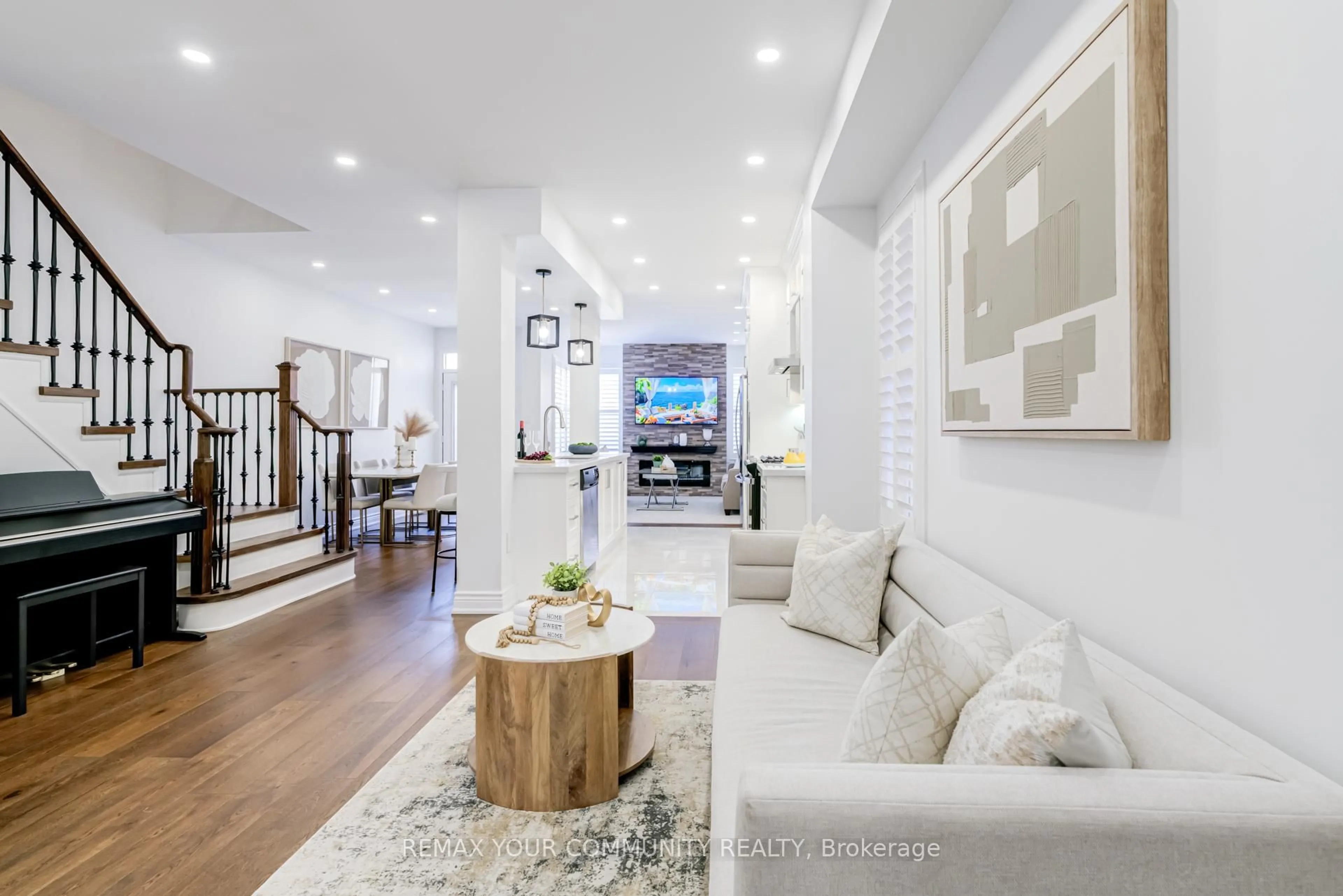 Living room with furniture, unknown for 140 Laramie Cres, Vaughan Ontario L6A 0R1