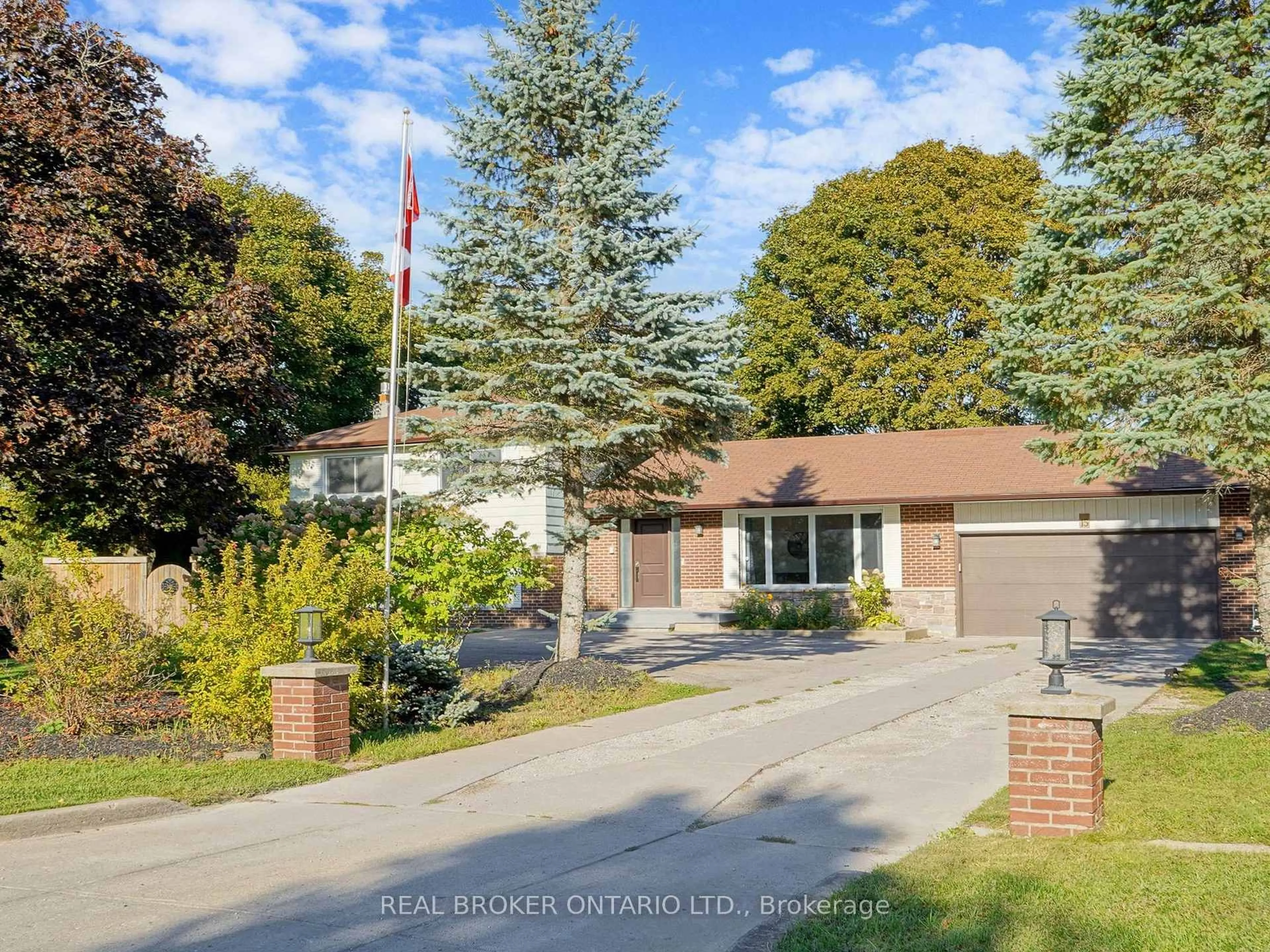 A pic from outside/outdoor area/front of a property/back of a property/a pic from drone, street for 15 Jasmine Cres, Whitchurch-Stouffville Ontario L4A 7X4