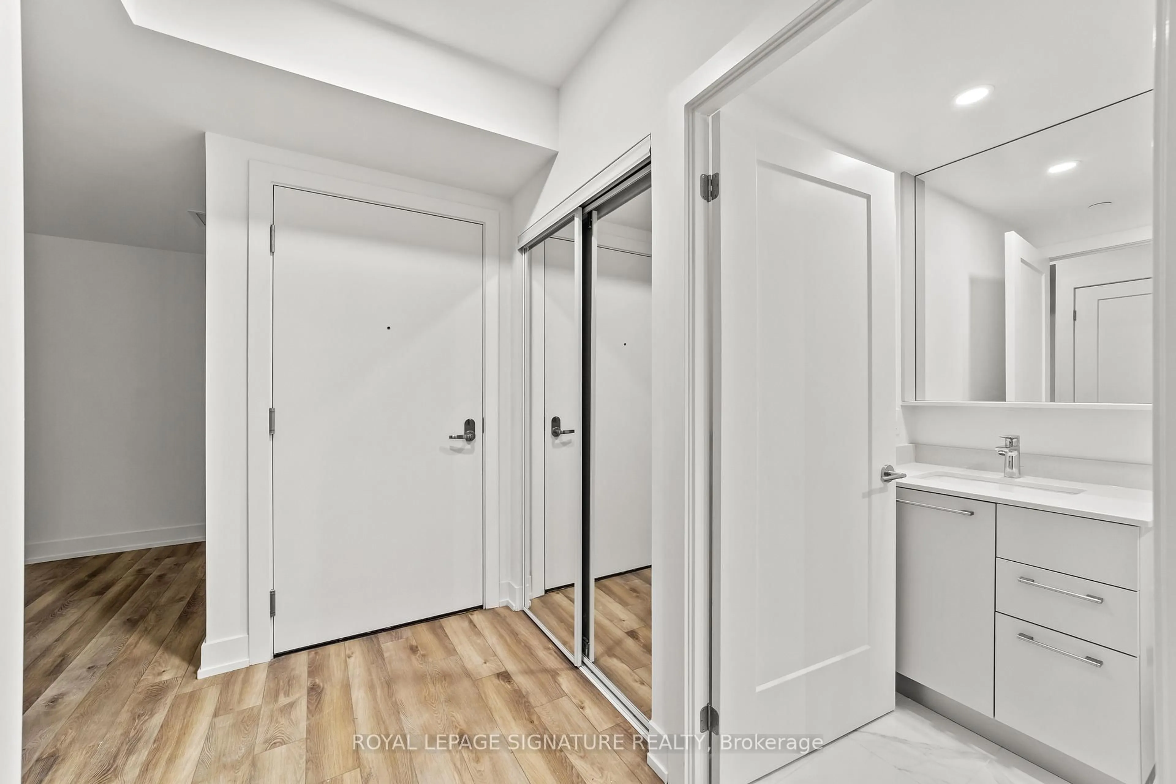 Indoor entryway for 9 Clegg Rd #501, Markham Ontario L6G 0H3