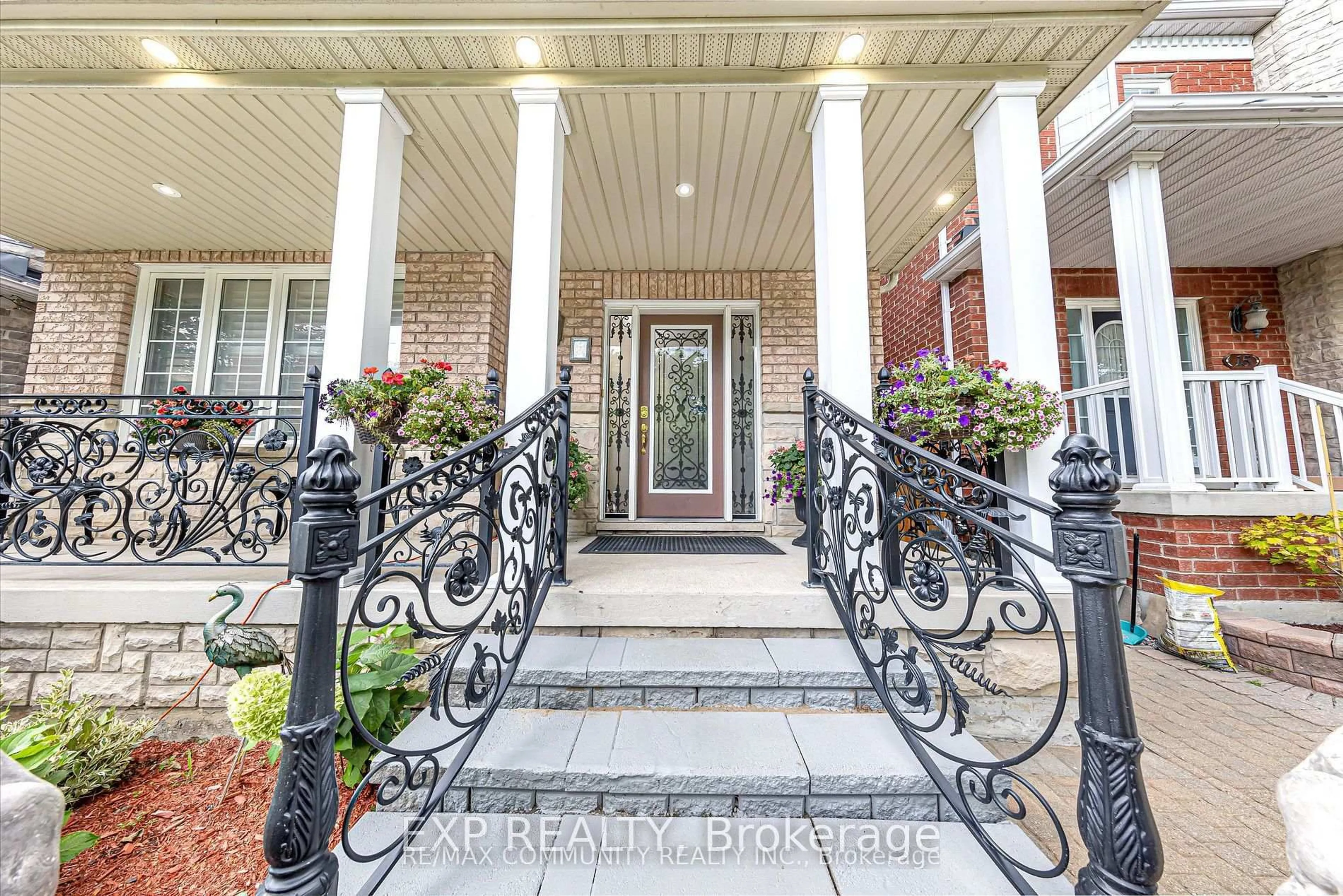 Indoor entryway for 17 Rouge Bank Dr, Markham Ontario L6B 1A8