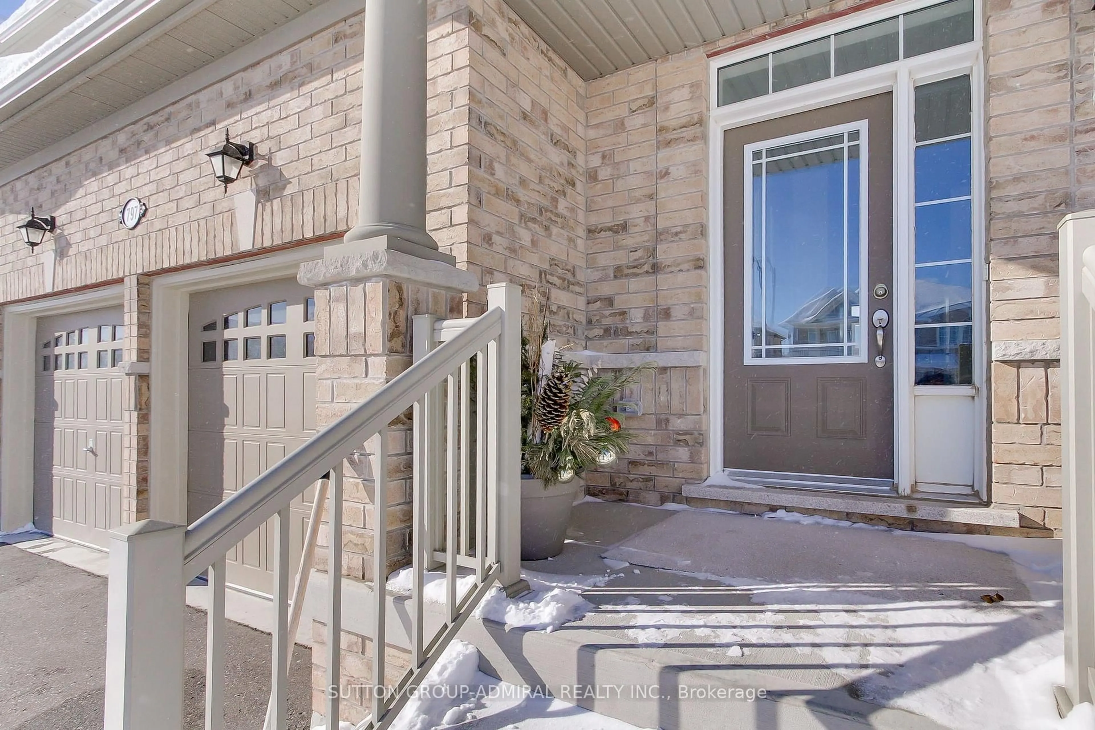 Indoor entryway for 797 Green St, Innisfil Ontario L0L 1W0