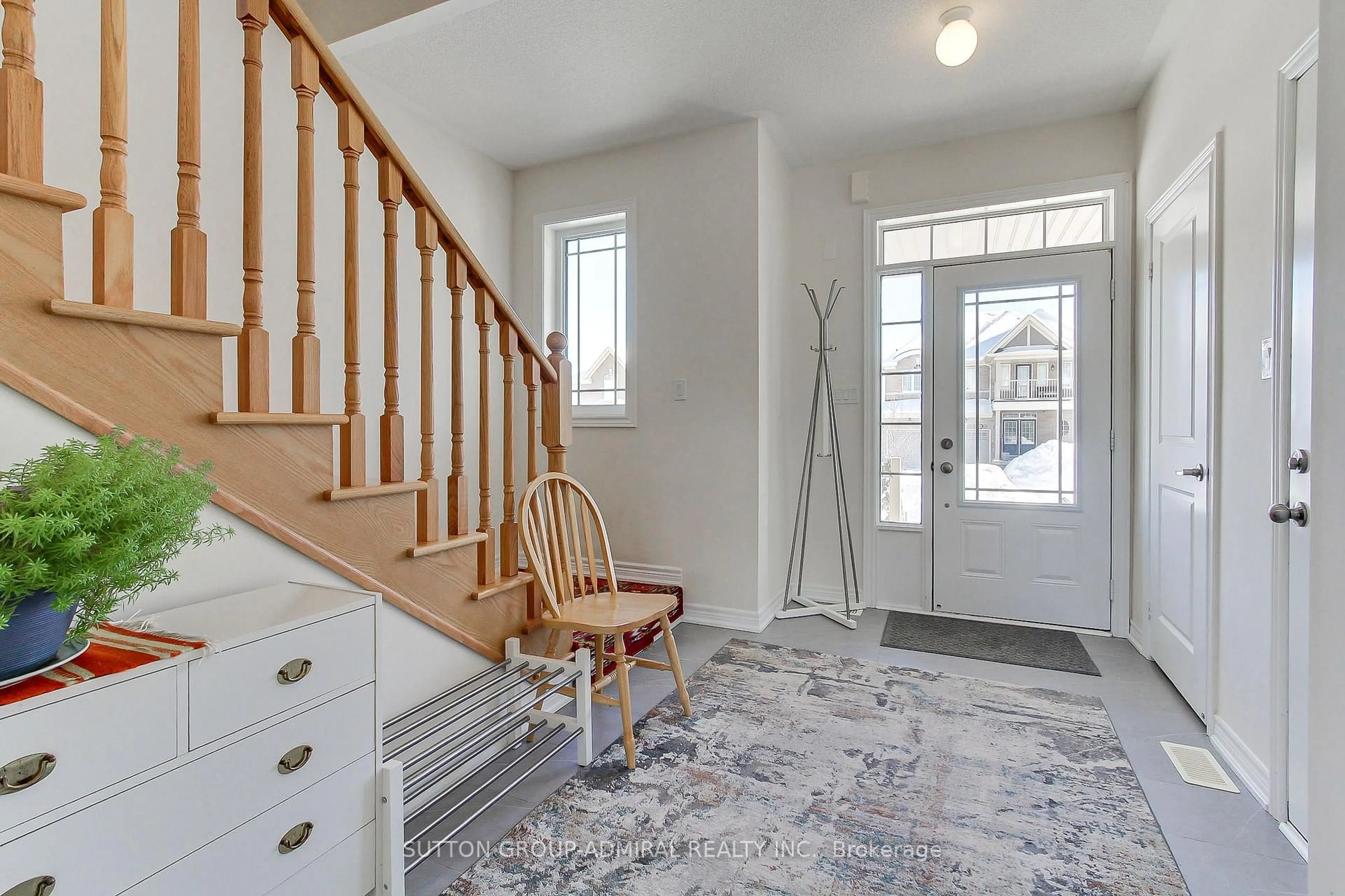 Indoor entryway for 797 Green St, Innisfil Ontario L0L 1W0