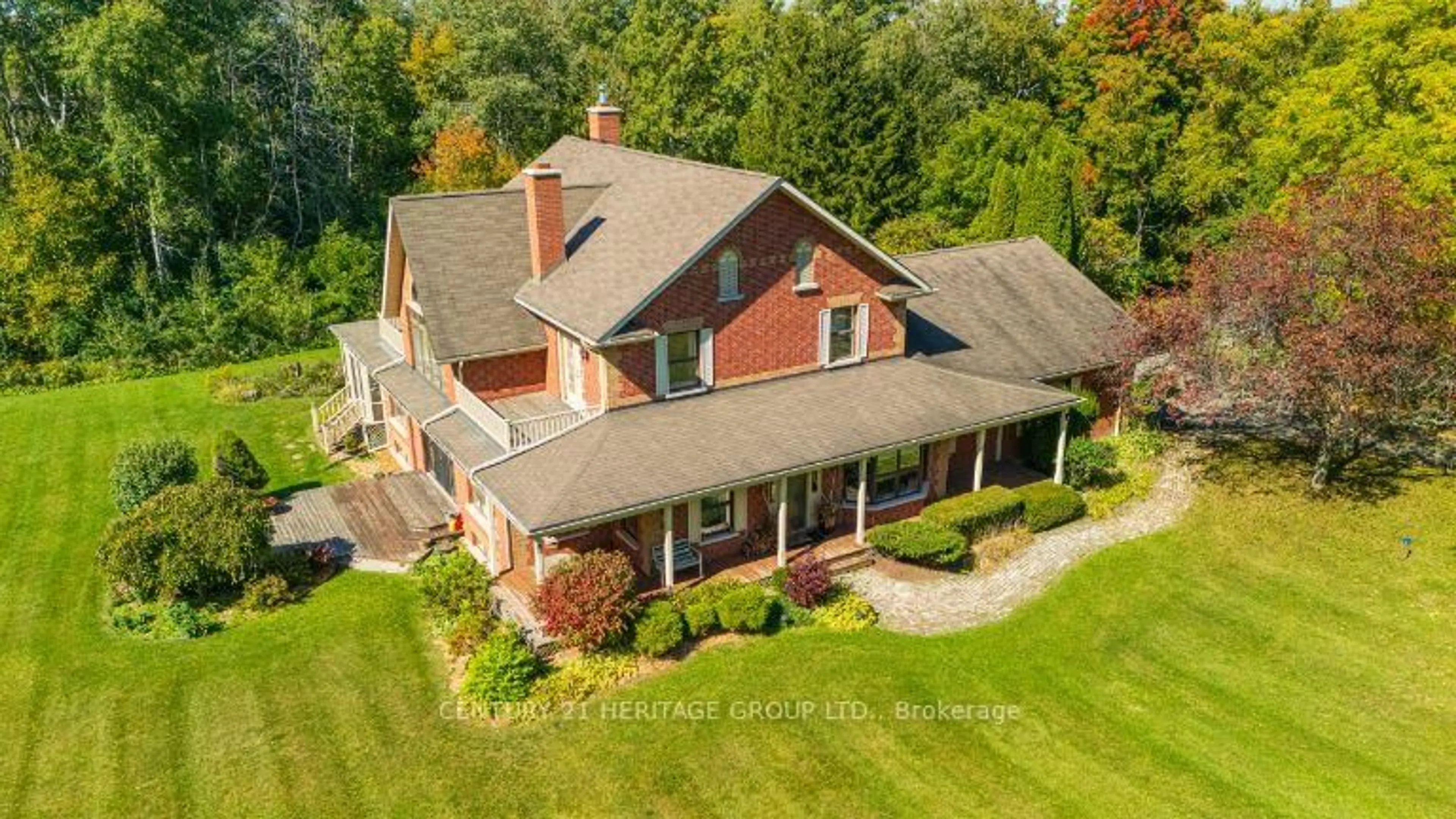 A pic from outside/outdoor area/front of a property/back of a property/a pic from drone, unknown for 167 Brule Tr, King Ontario L7B 0C7