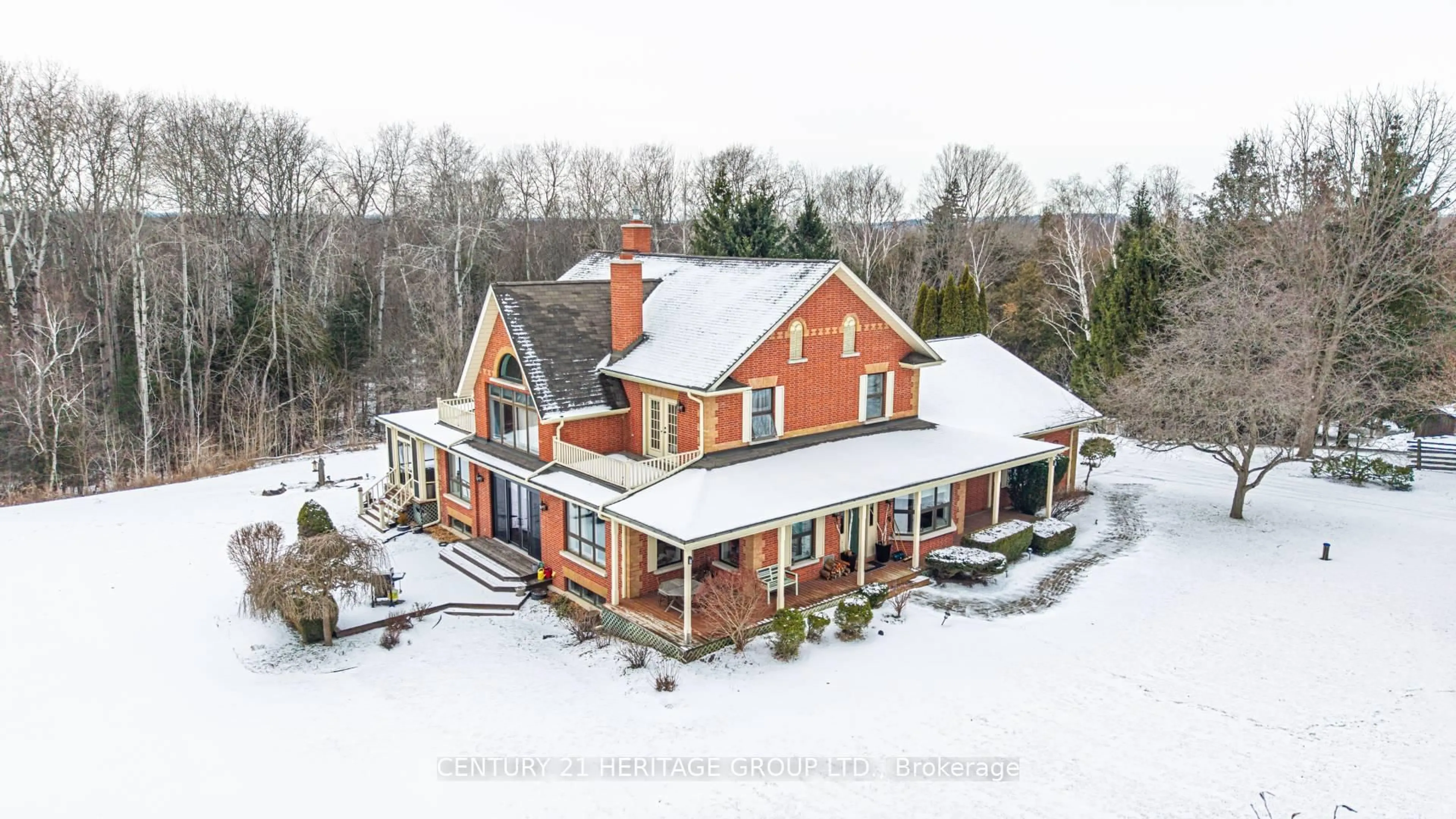 A pic from outside/outdoor area/front of a property/back of a property/a pic from drone, building for 167 Brule Tr, King Ontario L7B 0C7