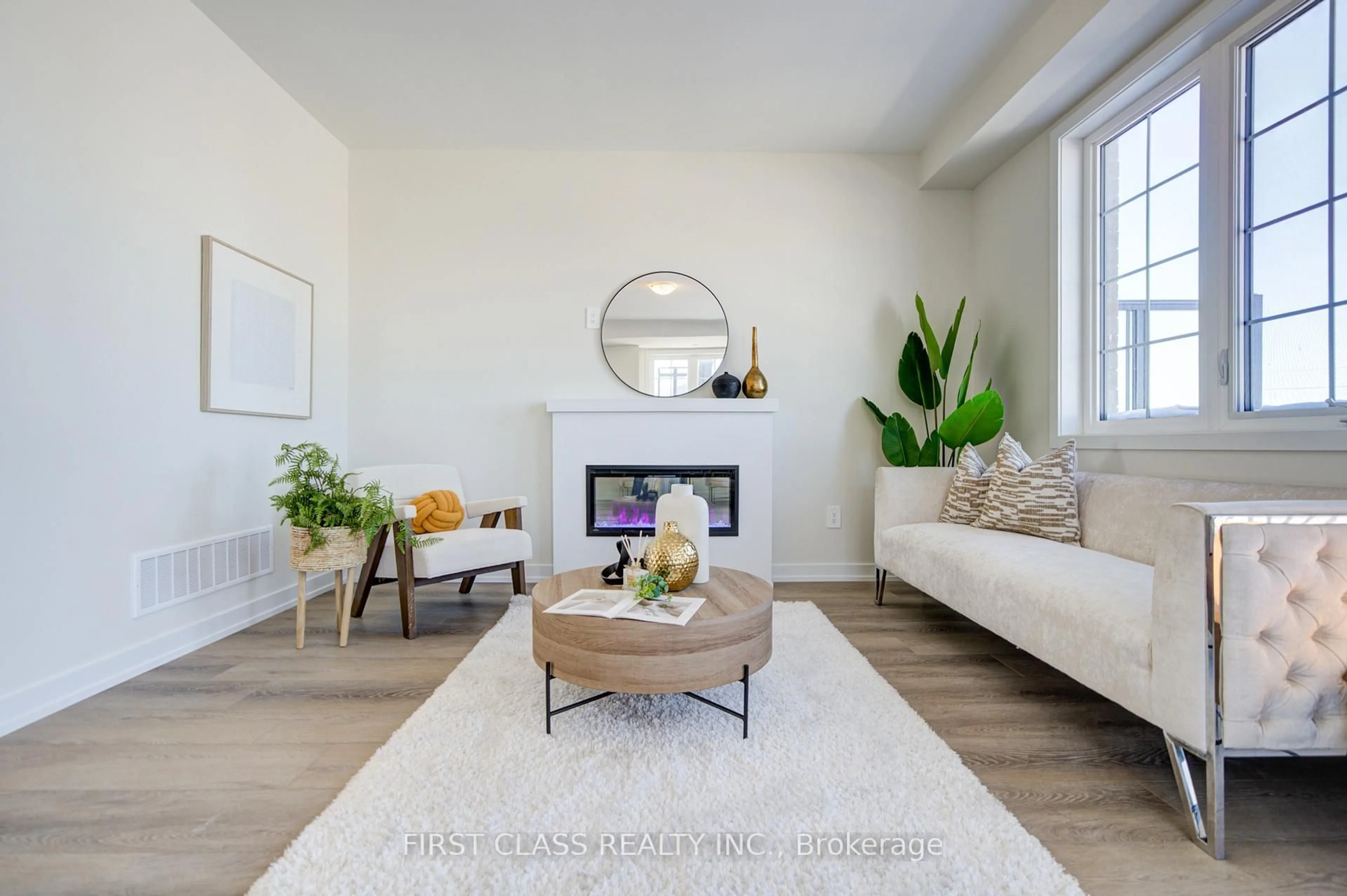 Living room with furniture, unknown for 53 Peace Lane, Richmond Hill Ontario L4B 0J4