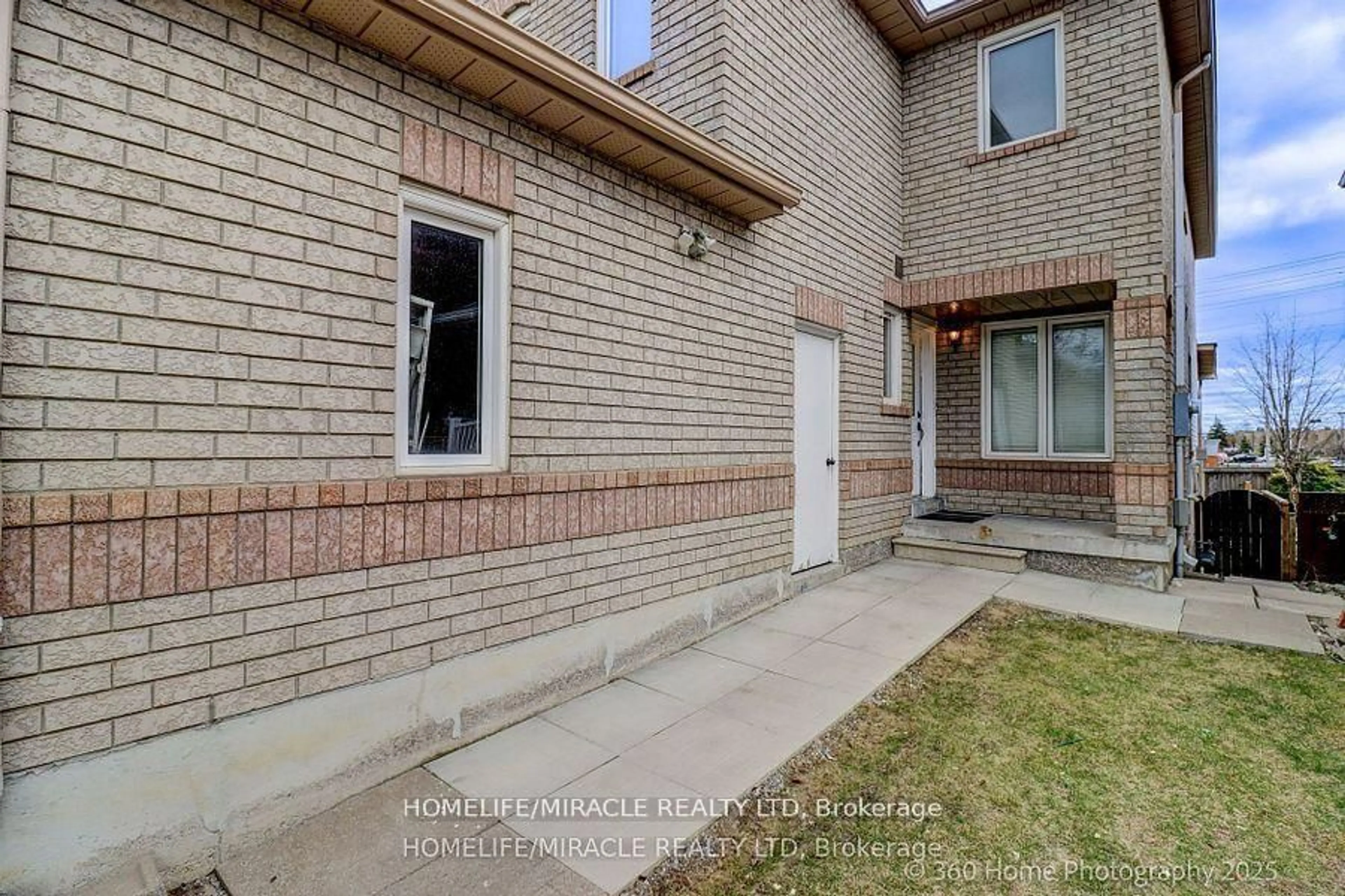 Home with brick exterior material, street for 7 Creekwood Crt, Vaughan Ontario L4L 9E6