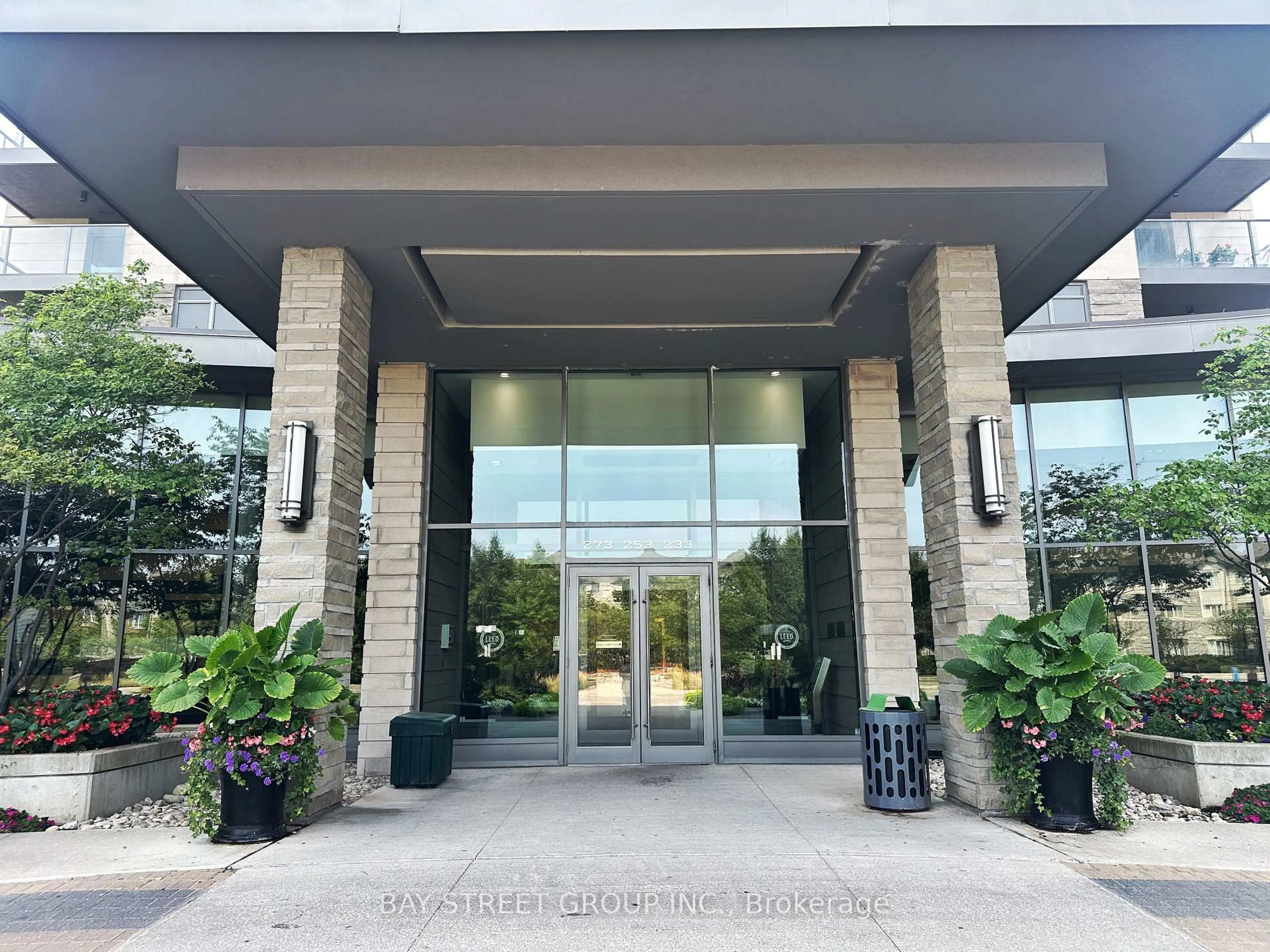 Indoor foyer for 233 South Park Rd #207, Markham Ontario L3T 0B4
