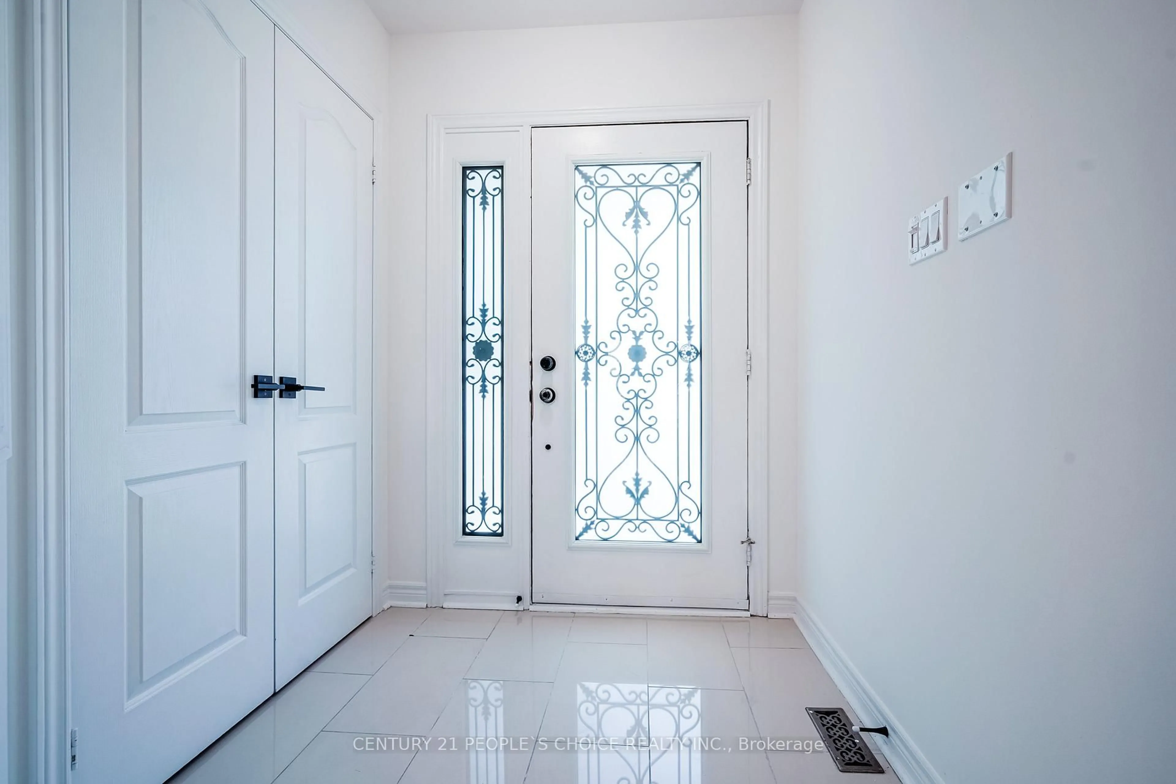 Indoor entryway for 191 Napa Valley Ave, Vaughan Ontario L4H 1L3