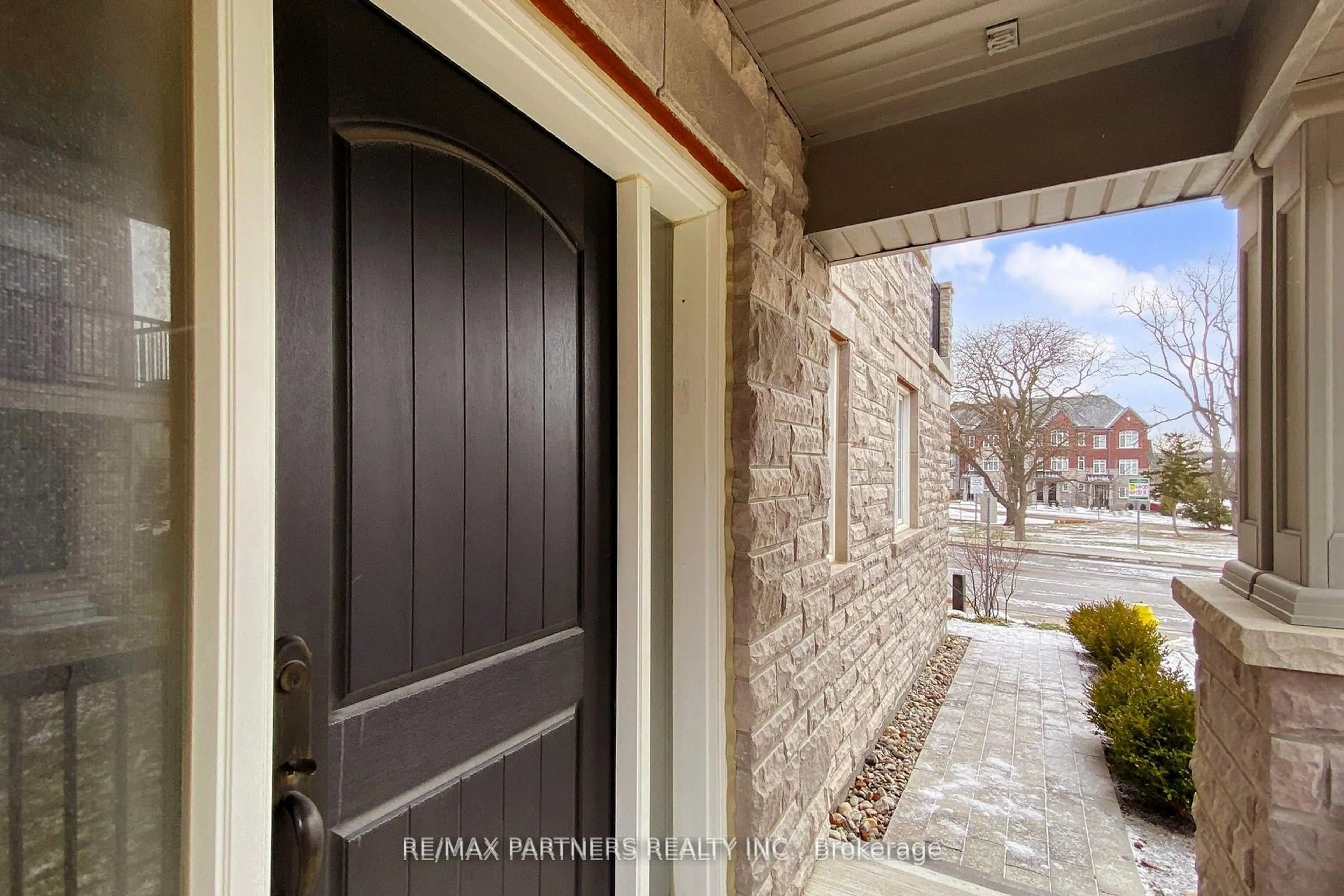 Indoor entryway for 26 Island Green Lane, Markham Ontario L6C 0Y7