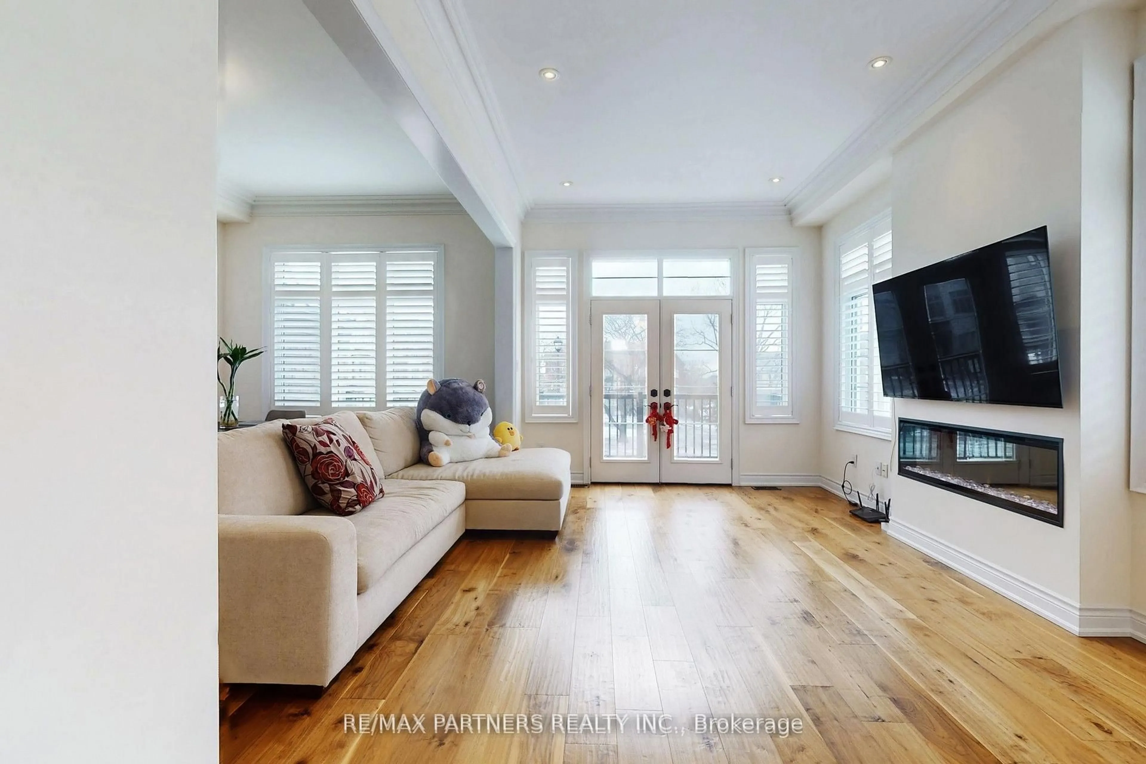 Living room with furniture, unknown for 26 Island Green Lane, Markham Ontario L6C 0Y7