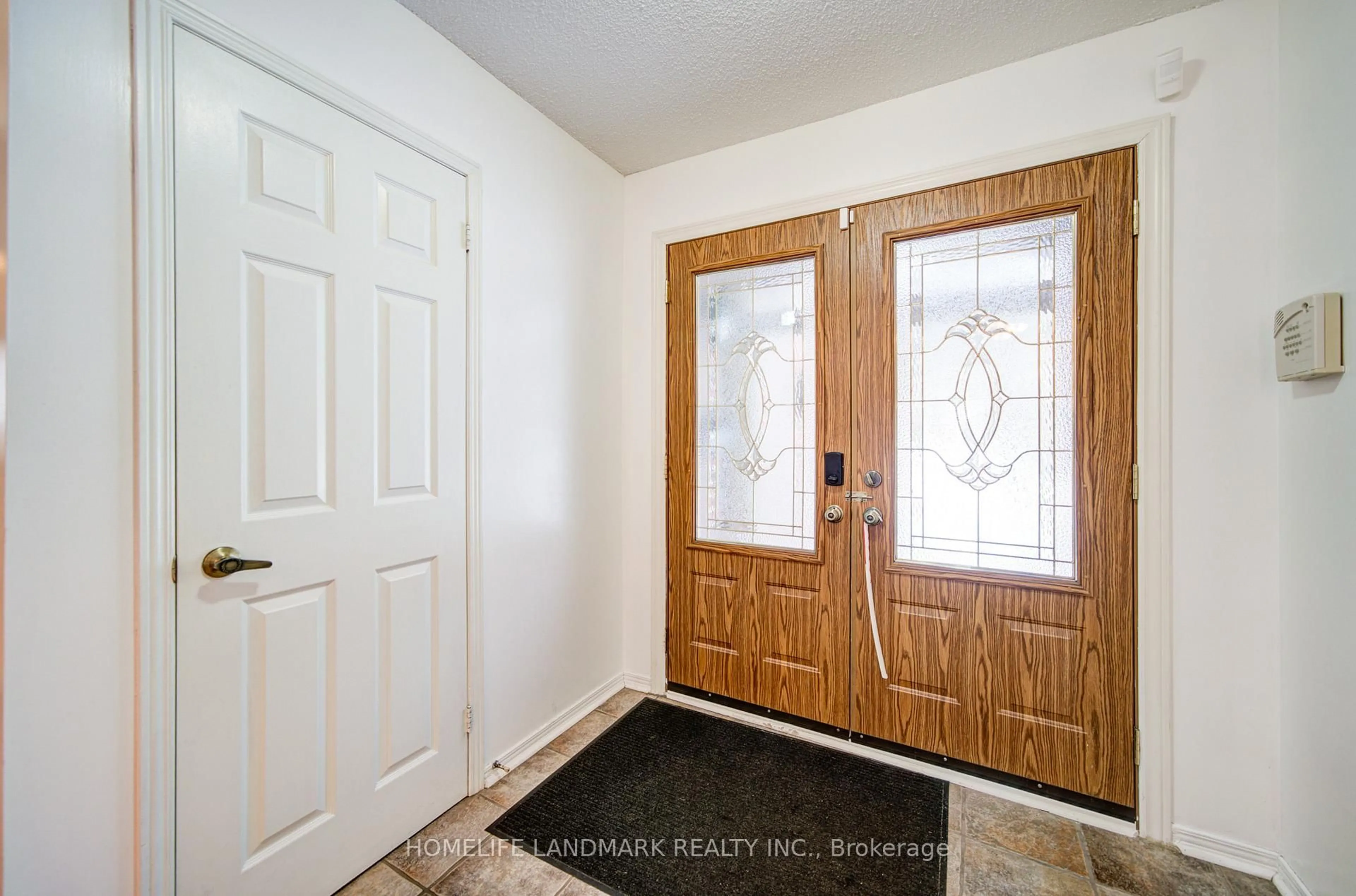 Indoor entryway for 129 Fincham Ave, Markham Ontario L3P 4A8