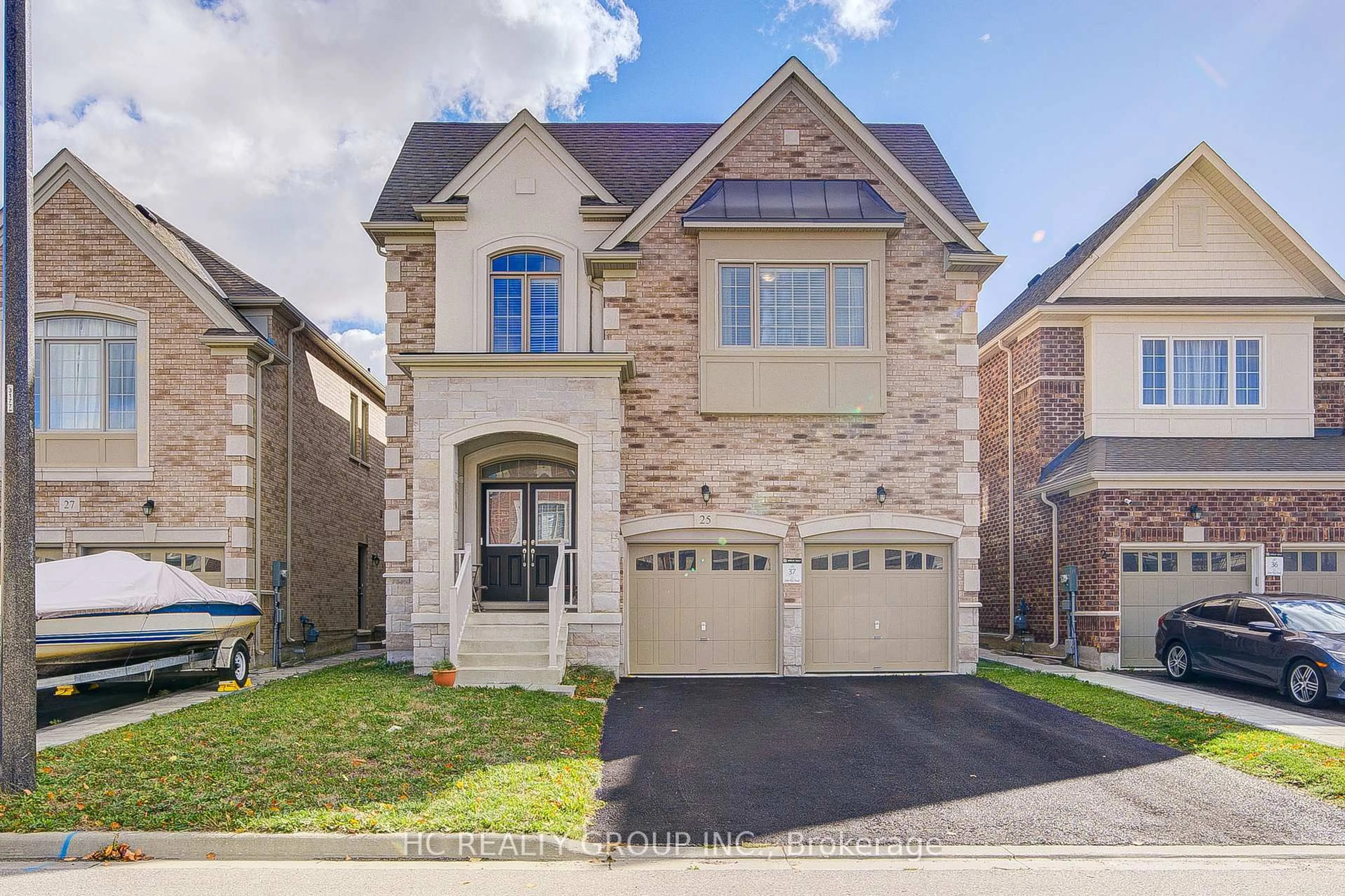 Home with brick exterior material, street for 25 Deer Pass Rd, East Gwillimbury Ontario L9N 0L6