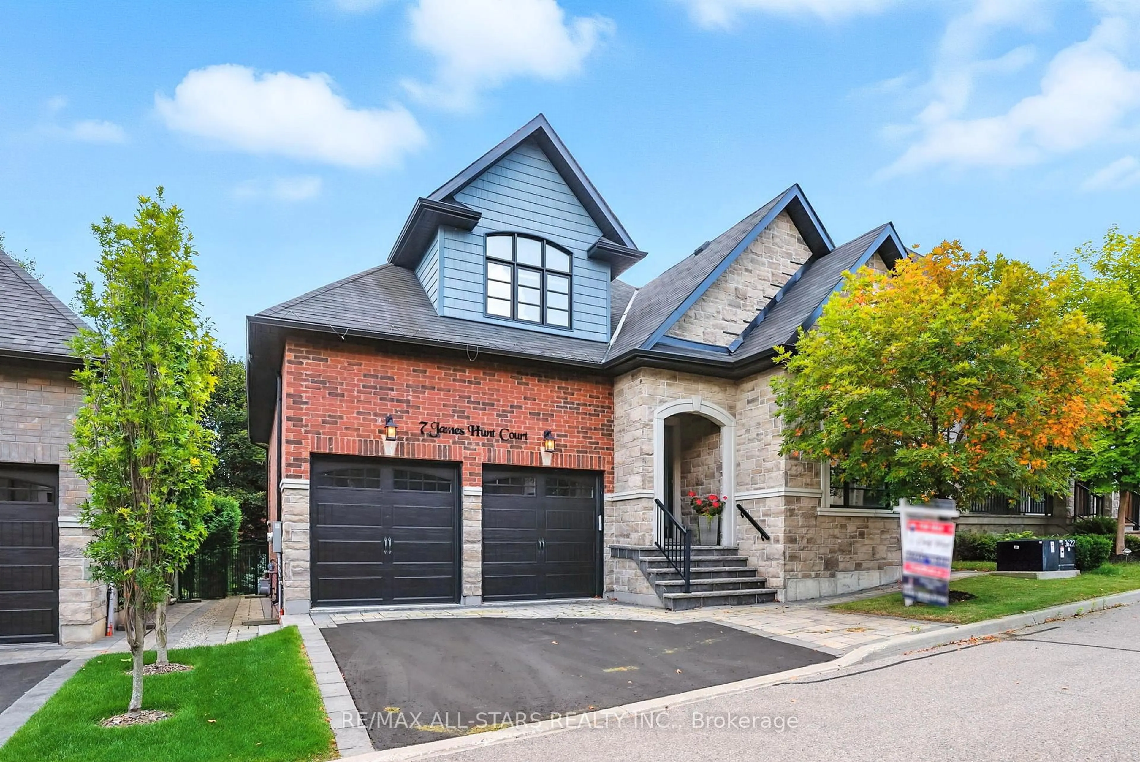 Home with brick exterior material, street for 7 Os James Hunt Crt, Uxbridge Ontario L9P 0E3