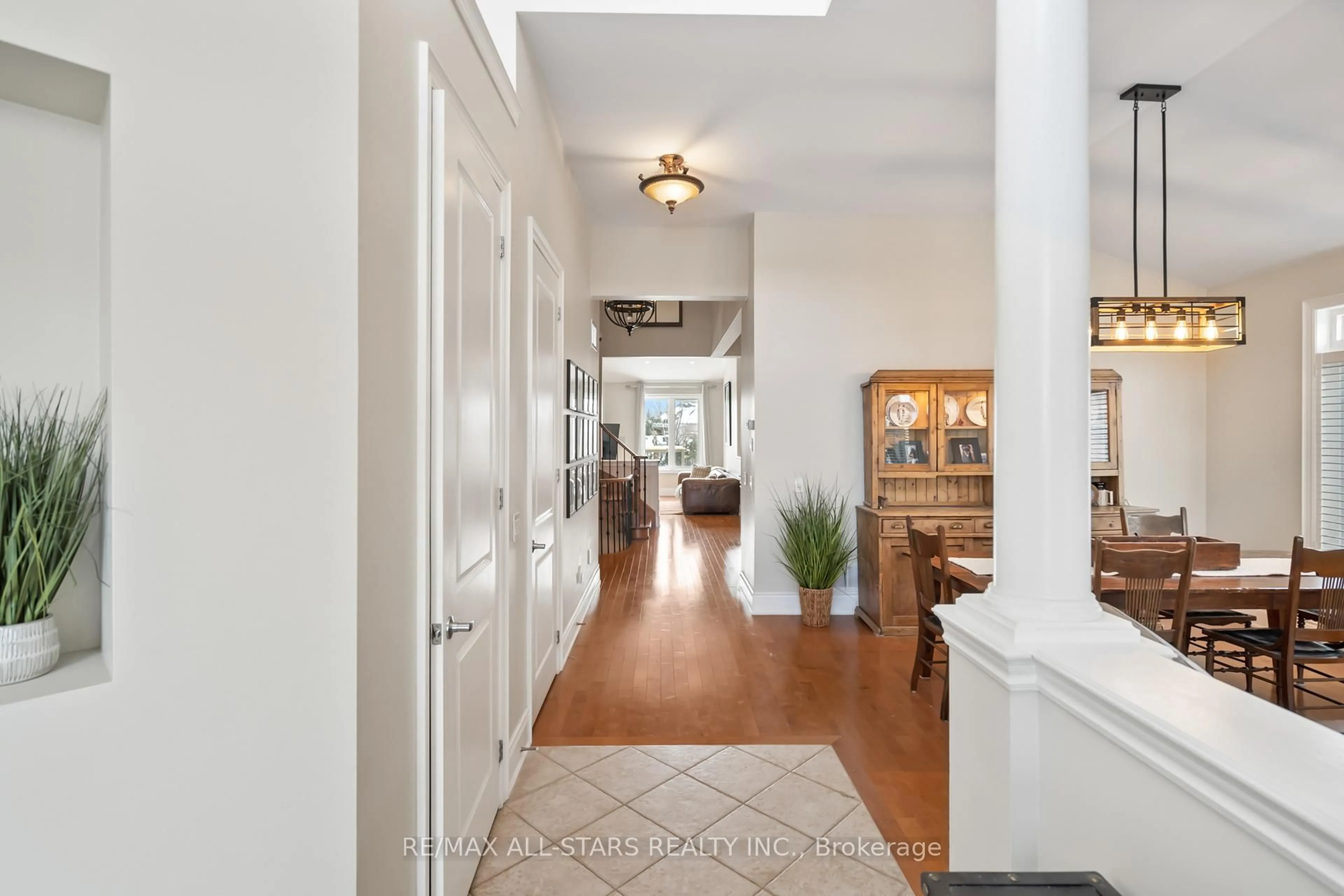 Indoor entryway for 10 Sunrise Ridge Tr, Whitchurch-Stouffville Ontario L4A 0C9