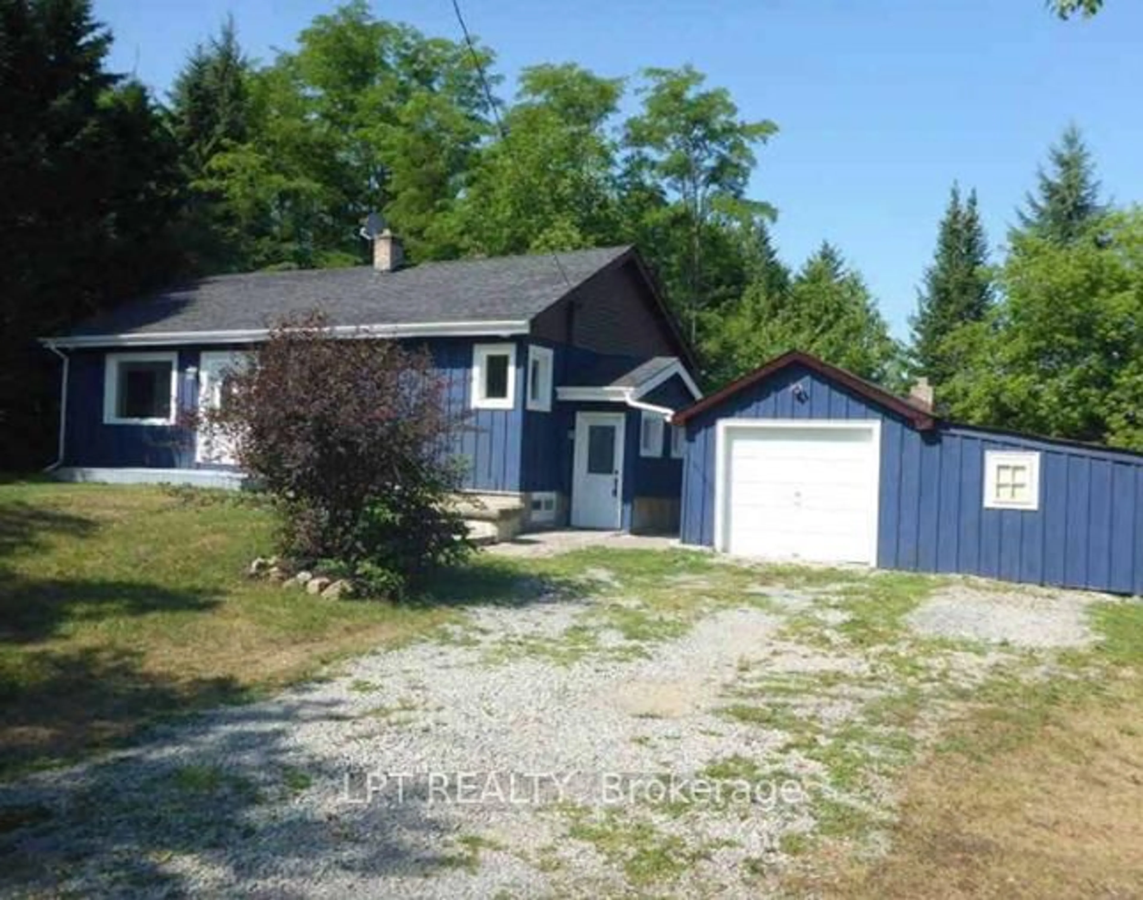 A pic from outside/outdoor area/front of a property/back of a property/a pic from drone, street for 21726 Highway 48, East Gwillimbury Ontario L0G 1M0