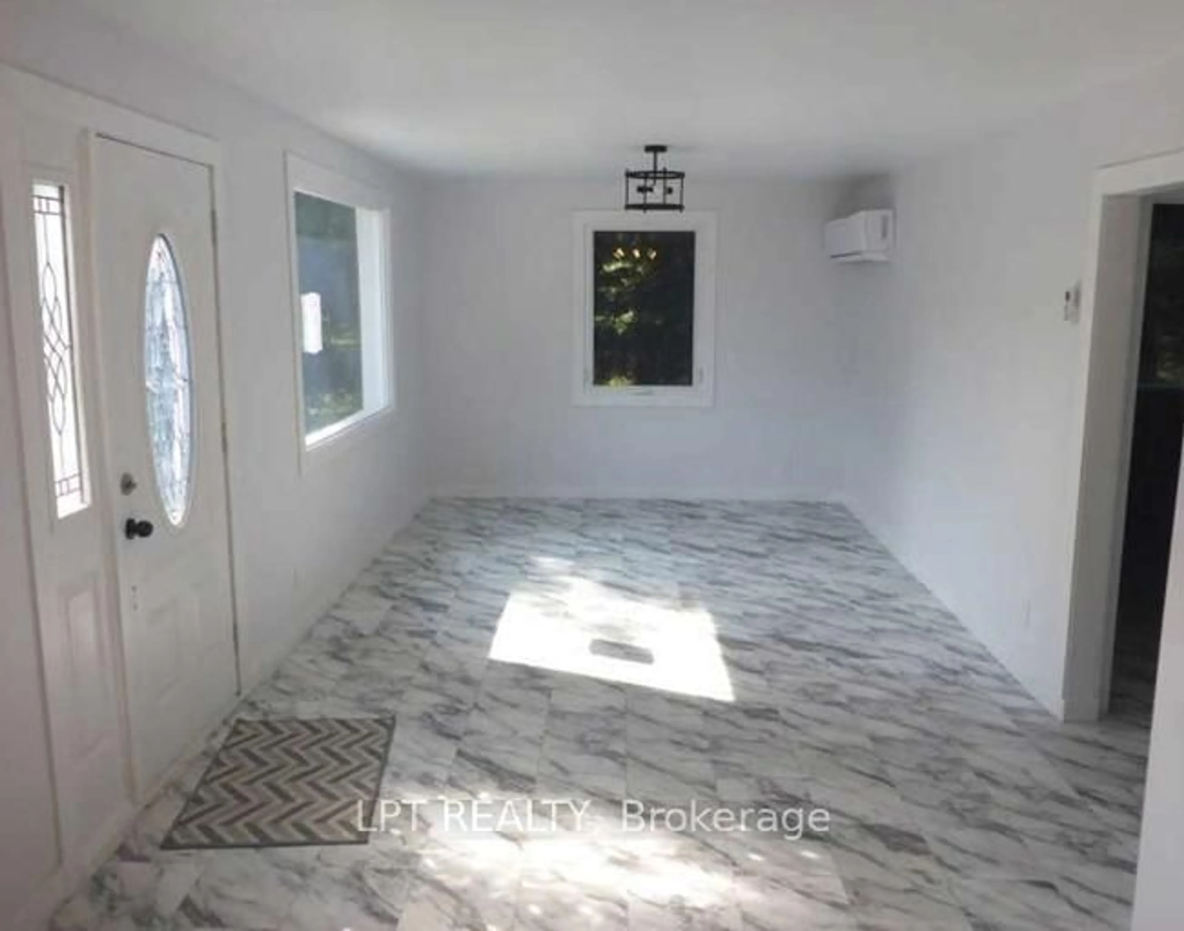 A pic of a room for 21726 Highway 48, East Gwillimbury Ontario L0G 1M0