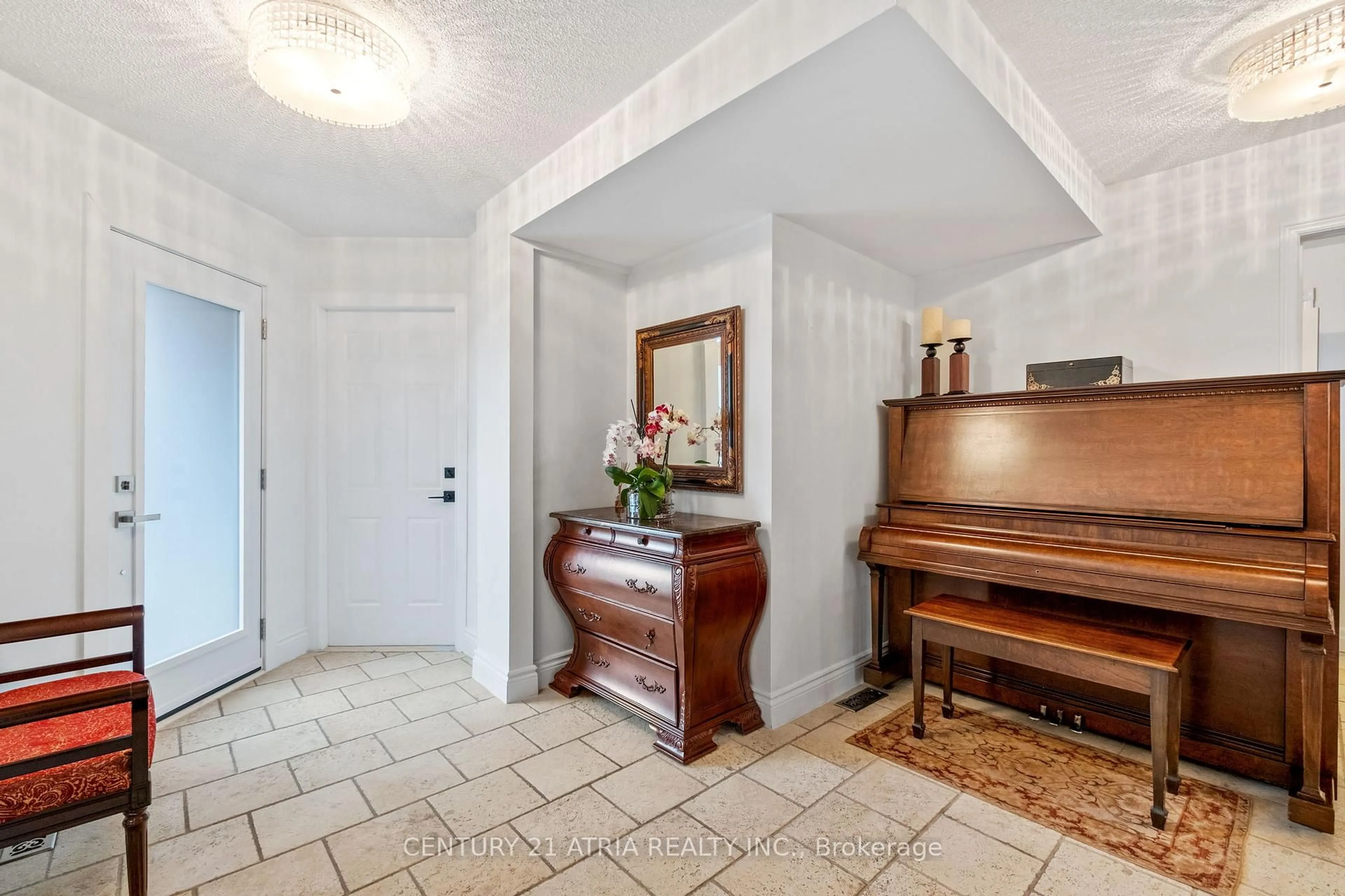 Indoor foyer for 42 Fifefield Dr, Vaughan Ontario L6A 1J2