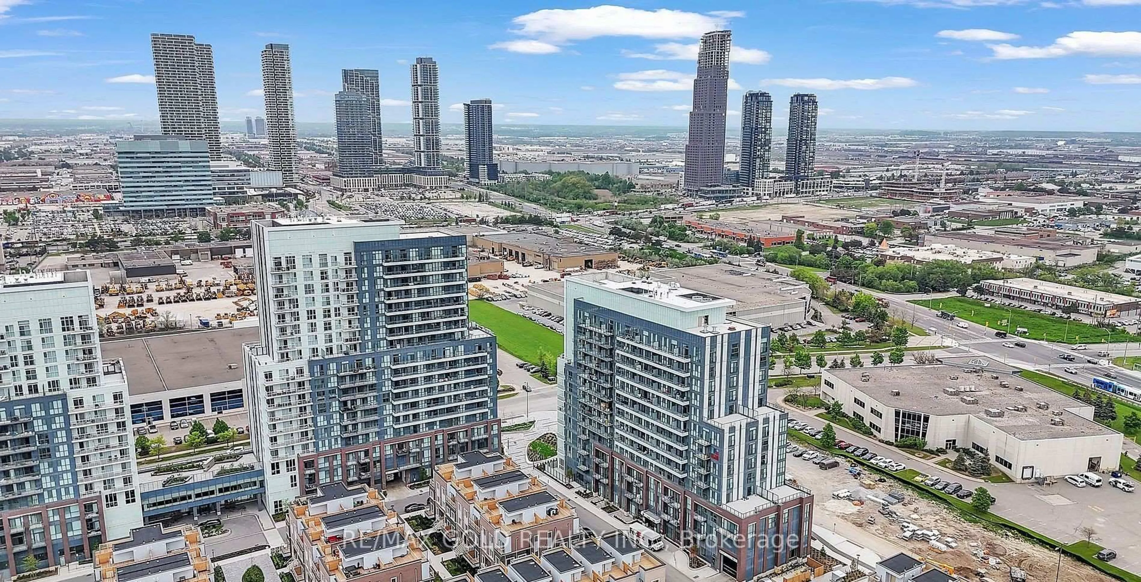 A pic from outside/outdoor area/front of a property/back of a property/a pic from drone, city buildings view from balcony for 60 Honeycrisp Cres #1116, Vaughan Ontario L4K 0N5