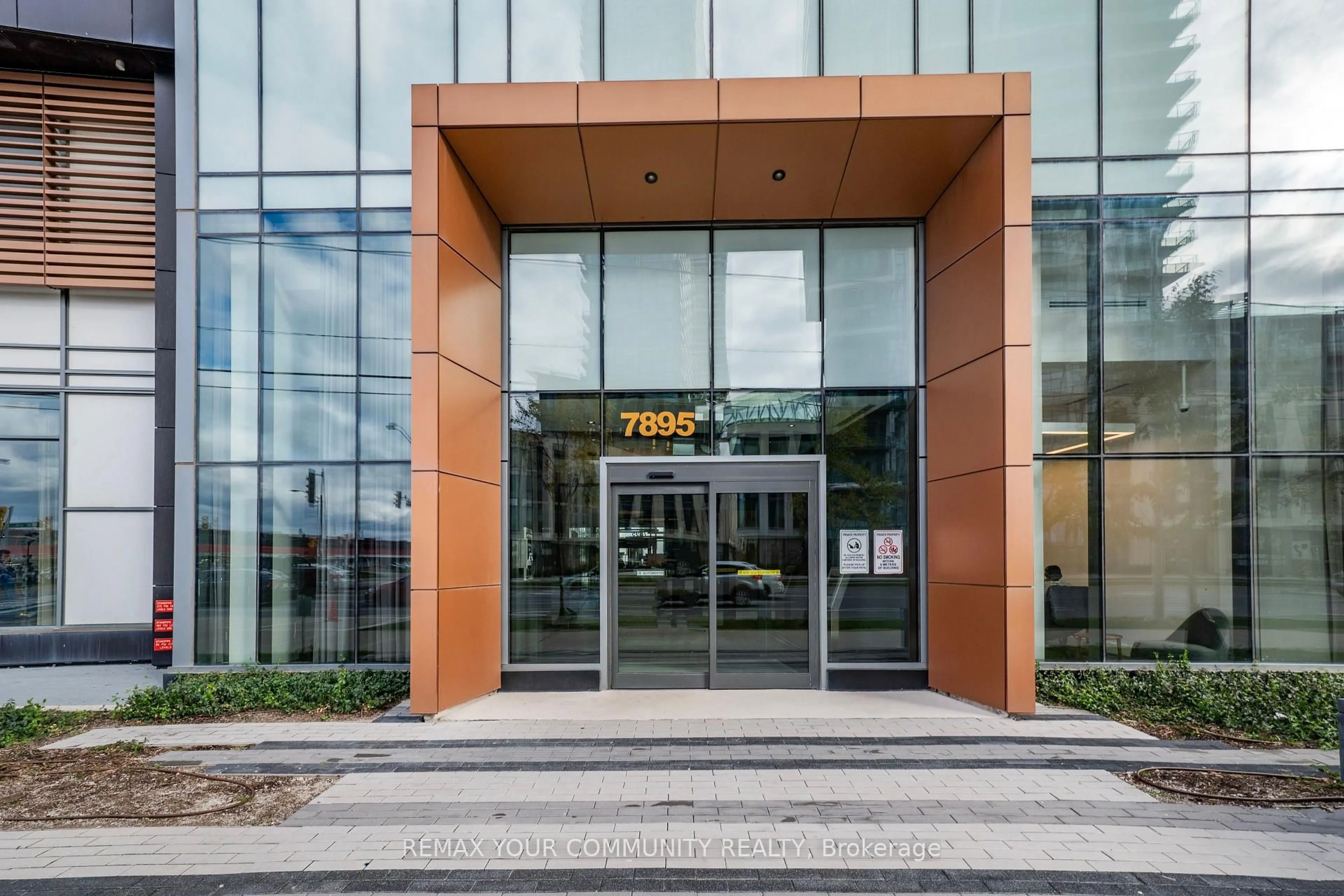 Indoor foyer for 7895 Jane St #204, Vaughan Ontario L4K 0K2